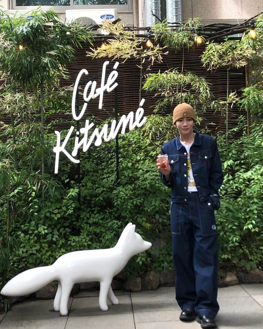 キー さんのインスタグラム写真 - (キー Instagram)「여우들 신나게 보고 왔다🦊🩵 #메종키츠네 #maisonkitsune  @maisonkitsune @가로수길 #광고」9月21日 13時05分 - bumkeyk