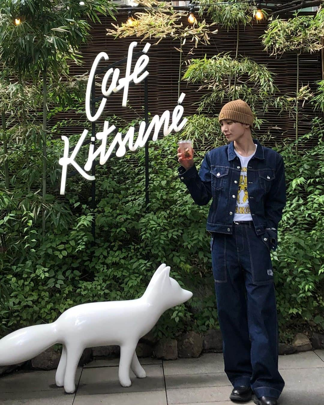 キー のインスタグラム：「여우들 신나게 보고 왔다🦊🩵 #메종키츠네 #maisonkitsune  @maisonkitsune @가로수길 #광고」