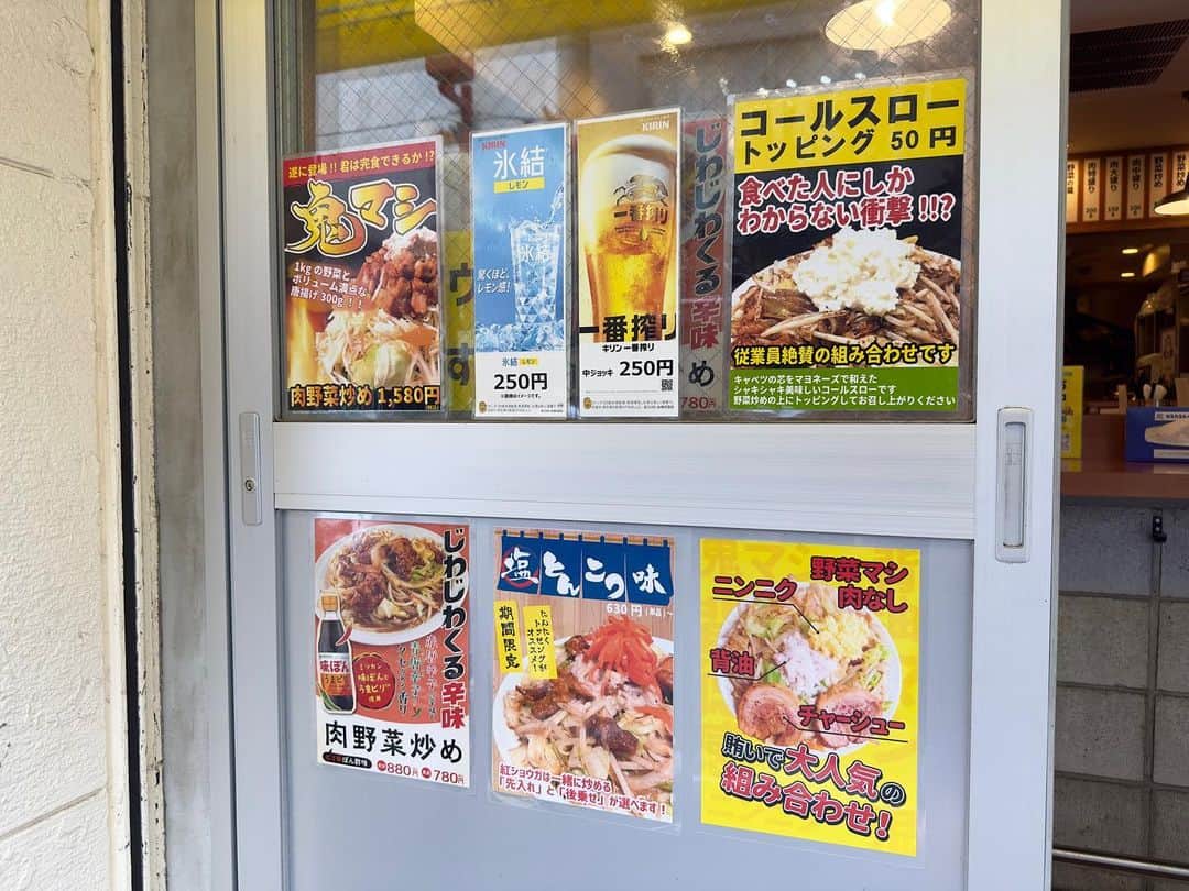 わっきーさんのインスタグラム写真 - (わっきーInstagram)「二郎系野菜炒め専門店「ベジ郎」池袋店へ。 今回は"塩とんこつ味"をチョイス。 トッピングはコールスロー、炙り焼豚。 チャンネルで紹介した時はまだ渋谷に1店舗しかなかったが、今では8店舗に増えた。 スタミナつけたい方は是非！  #ベジ郎 #ベジ郎池袋東口店 #野菜炒め #定食 #二郎系 #二郎系インスパイア #デカ盛り #男飯 #東京駅グルメ #池袋グルメ #わっきーtv」9月21日 13時06分 - makoto_ishiwaki