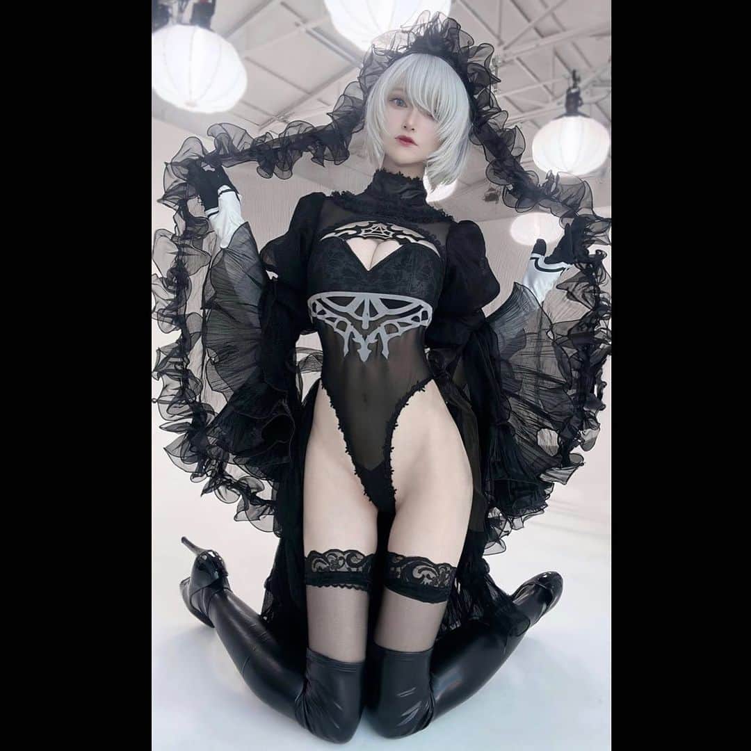 赤木クロのインスタグラム：「2B 花嫁 #cosplayer #cosplaygirl #cosplayers #コスプレ #コスプレイヤー  #gravure  #일본여자 #코스프레 #그라비아 #角色扮演 #角色扮演者  #coser #instacosplay #cosplayersofinstagram #cosplayersofig #コスプレ写真  #cosplayersofig #cosplayphotography  #cosplayersofinstagram #cosplayphoto  #2b #2bcosplay #2bコスプレ #nierautomata #nierautomatacosplay #nier #niercosplay #nierautomata2b #ニーアオートマタ #ニーアオートマタコスプレ」
