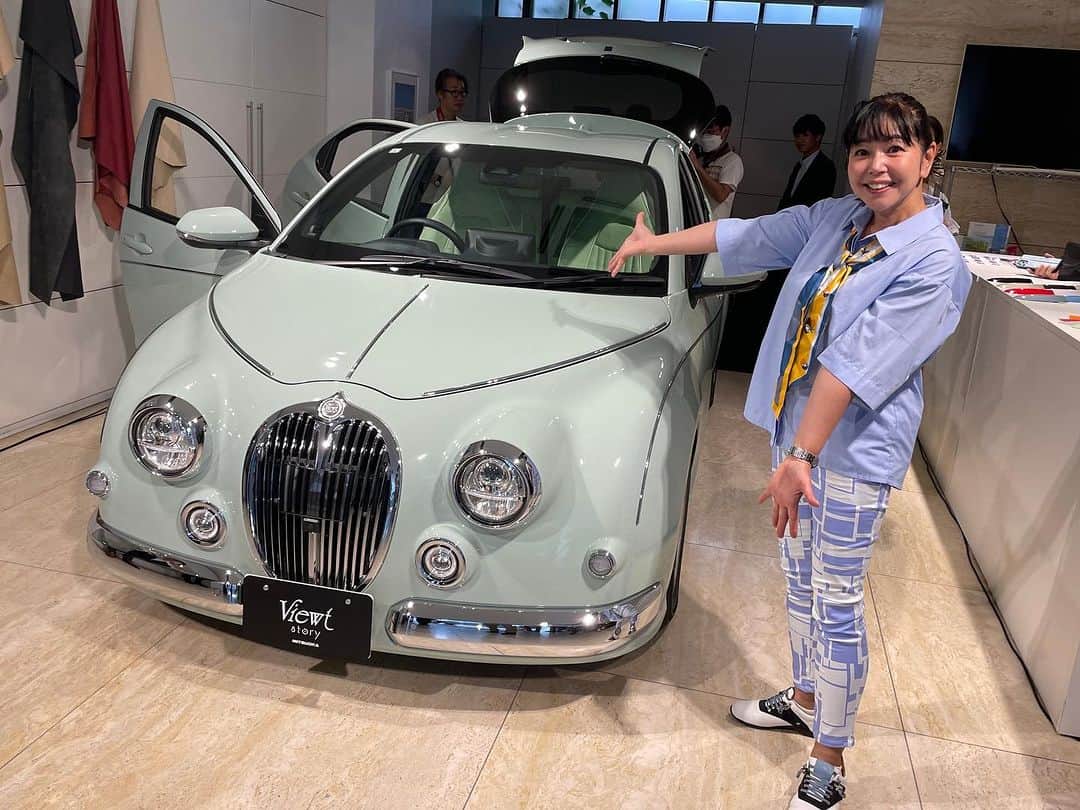 竹岡圭のインスタグラム：「圭Tube💛光岡自動車の新型車ビュート ストーリーの発表会でLIVEしてきました🧡見てねー❤️ https://youtube.com/live/hBmwU2jelMg?feature=share  #光岡自動車 #MITSUOKA #ビュートストーリー #ビュート #viewt #圭Tube #圭チューブ #竹岡圭」