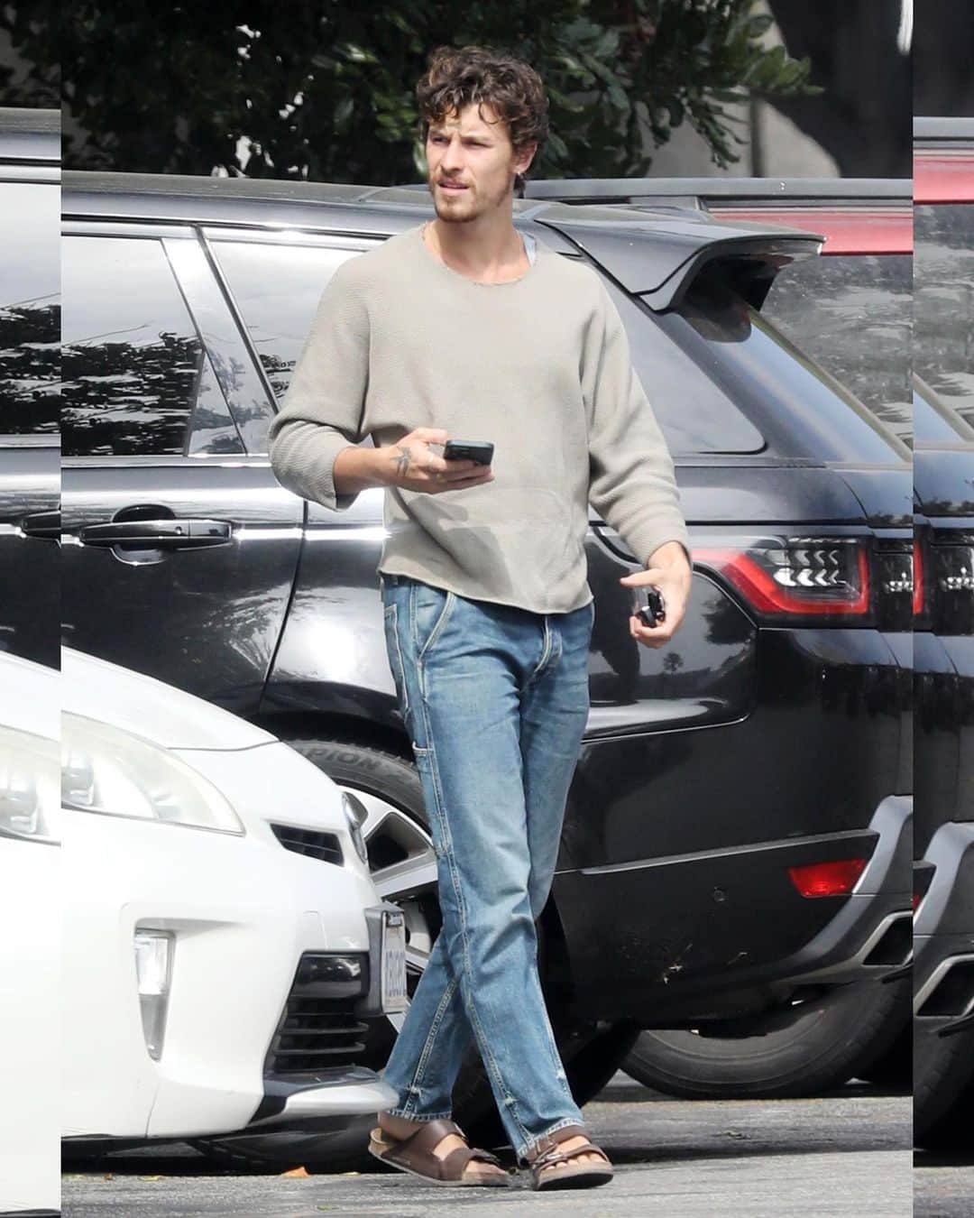 Just Jaredさんのインスタグラム写真 - (Just JaredInstagram)「Shawn Mendes shows off his scruffy new mustache while out running errands with his family in LA #ShawnMendes Photos: Backgrid」9月21日 13時30分 - justjared