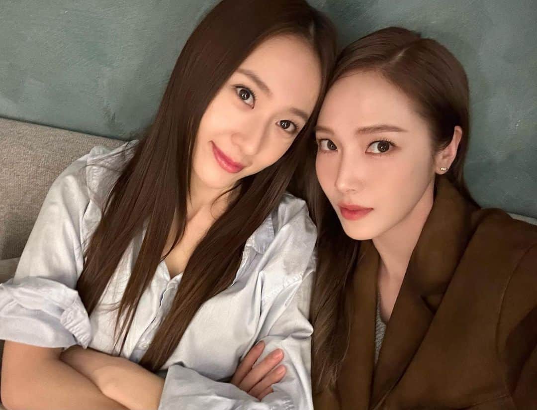 のインスタグラム：「우리 수정이 하고 싶은 거 다 해~🕷️🏠🖤」