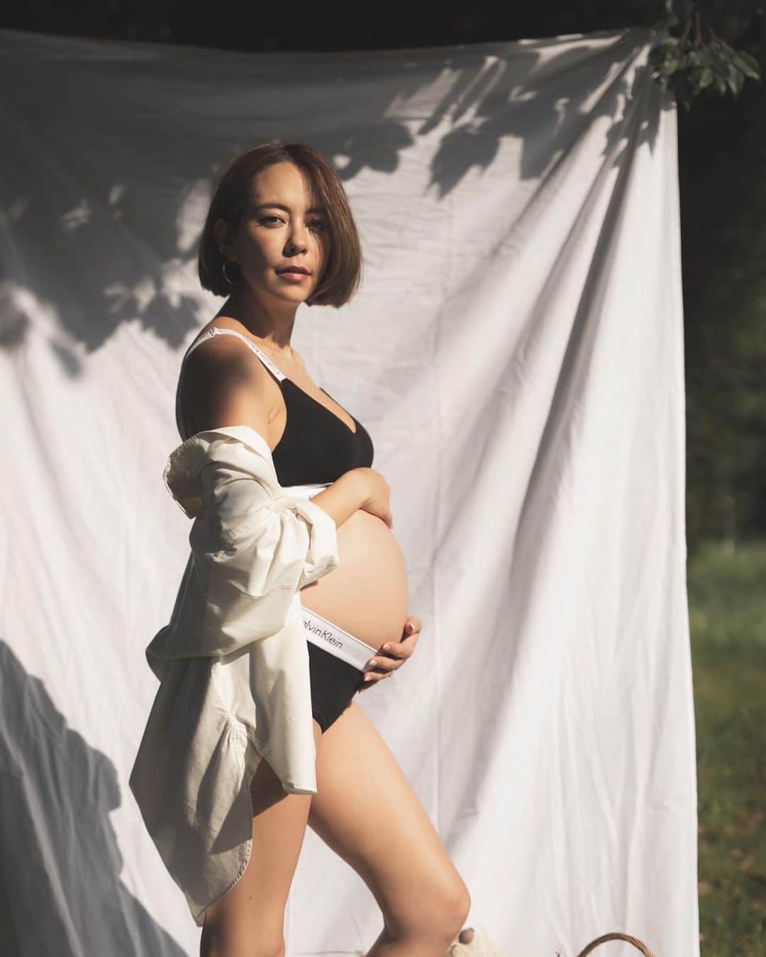 鮎河ナオミさんのインスタグラム写真 - (鮎河ナオミInstagram)「@miki_shimano に撮ってもらったマタニティフォト🌿 ミキティの世界観大好き😍  #maternity #materityphotography #マタニティフォト」9月21日 14時05分 - naomiayukawa
