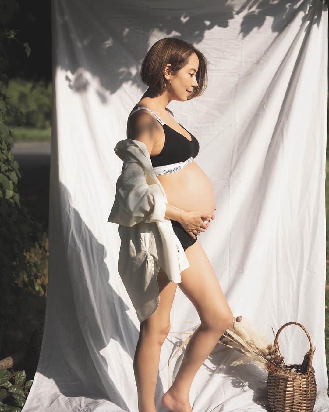 鮎河ナオミさんのインスタグラム写真 - (鮎河ナオミInstagram)「@miki_shimano に撮ってもらったマタニティフォト🌿 ミキティの世界観大好き😍  #maternity #materityphotography #マタニティフォト」9月21日 14時05分 - naomiayukawa