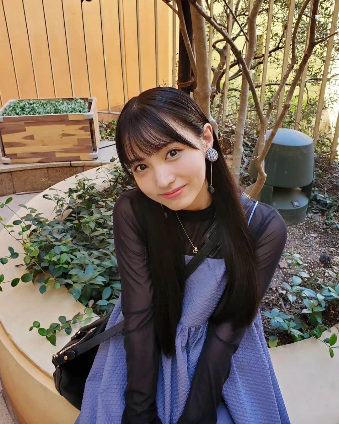 郡司芹香のインスタグラム：「9/21🎂 この世に誕生してまたひとつ歳を重ねました！ 8年間この芸能という厳しい道を歩んできて、正直世知辛いなと目指してる進路から抜け出したくなってしまうこともありましたが、 何でこれまでこのお仕事を続けていられるのか考えたときに、お仕事で出会った関係者の皆様がまた一緒にお仕事したいねって言ってくださったり、掴みたい自分の夢を同じ熱量で応援してくれて協力してくれて支えてくださる皆様がいてくれたからです。 そして何より、離れた場所からでもSNSを通して気持ちを届けてくれたり、 大切な時間を使って会いに来てくれて、たっっくさんの愛情をくれるファンの皆様がいるから続けてこれたんだと思います。  改めて、出会ってくれた全ての皆様 本当に本当にありがとうございます。  沢山の人から沢山力を貰っている分、 自分も届けられる人間になりたい。 これからも精進致します。⁡ ⁡⁡⁡ ⁡⁡ ⁡.⁡ ⁡.⁡ ⁡. ⁡ #MYFirstBaes⁡ ⁡#マイファーストベイズ  #マイベイ ⁡ #郡司芹香」