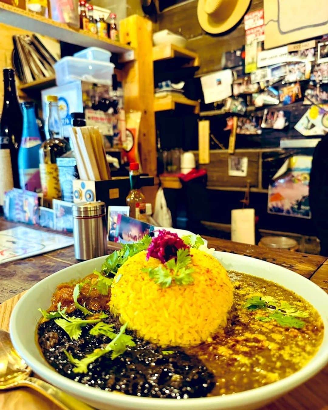 美川憲二さんのインスタグラム写真 - (美川憲二Instagram)「吉祥寺で、スパイスカレーよ〜😋🍴🍛✨✨✨✨✨✨✨  今日は、配信offだから　大好き❤️吉祥寺にワープして🚃💨  ヒデコ、オススメ　「イマサラガラムマサラ」さんで　カレーランチなり〜😋🍴☀️☀️🌈🌈  見た目も映えてるし、スパイスの調合が バランスよくて😃🍛💡💡💡  旨、旨だよ〜😋😊👍👍👍  昼から　幸せ〜🥰💕💕💕💕  スパイスカレー‼️  スパイスカレー‼️  それそれ〜😃😋🍛⤴️⤴️ #イマサラガラムマサラ  #吉祥寺 #スパイスカレー #かなり美味しい #幸せランチ  #美川憲一 #美川憲二 #ヒデコフランセスカ #オネェ系 #ものまね」9月21日 14時12分 - mikawakenji