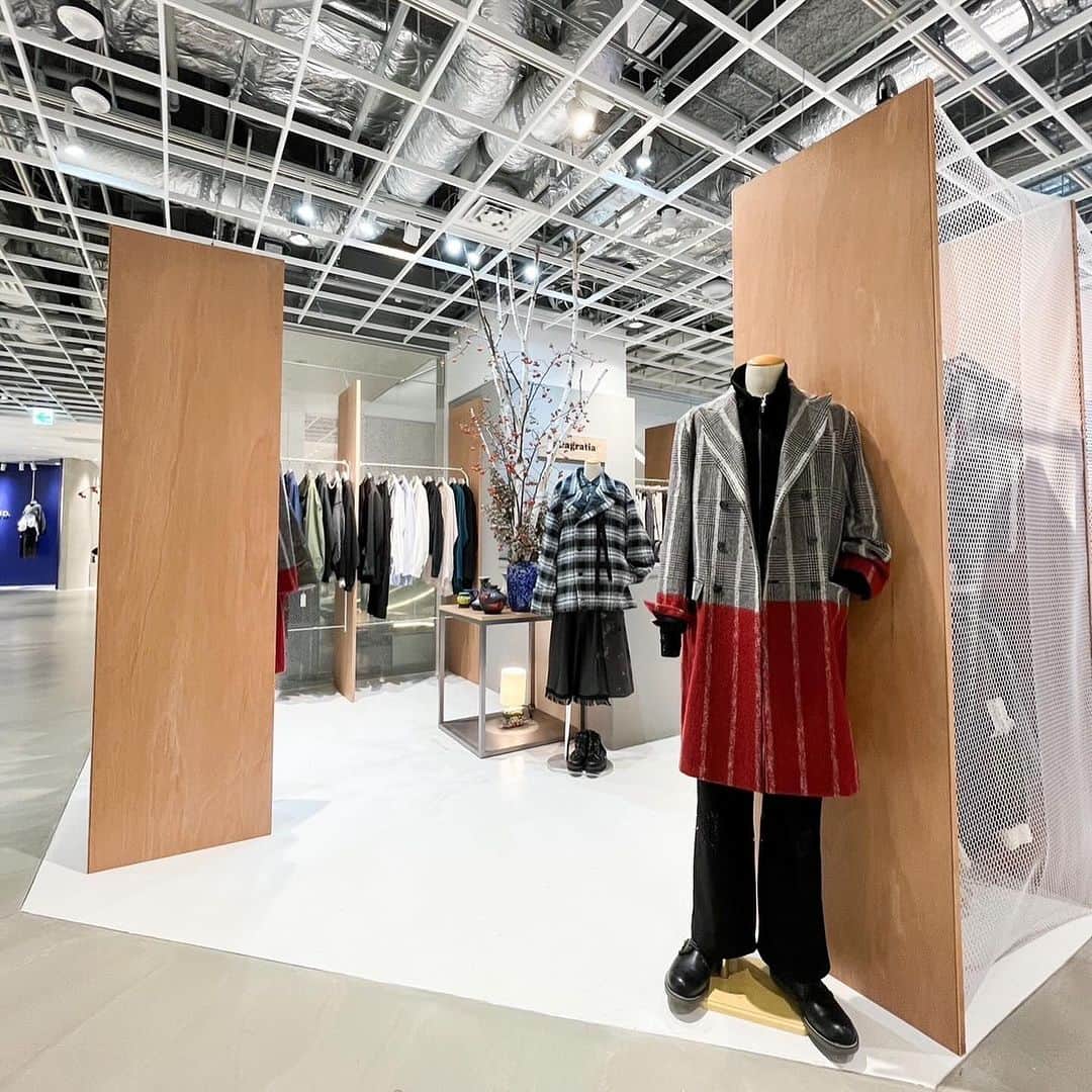 メアグラーティアのインスタグラム：「meagratia POP-UP STORE at SHIBUYA PARCO @parco_shibuya_official  10/1まで開催中です。 ご来場お待ちしております。  9.21(thu)-10.1(sun) 渋谷パルコ3F west ESC 横  #meagratia #popupstore #渋谷パルコ」