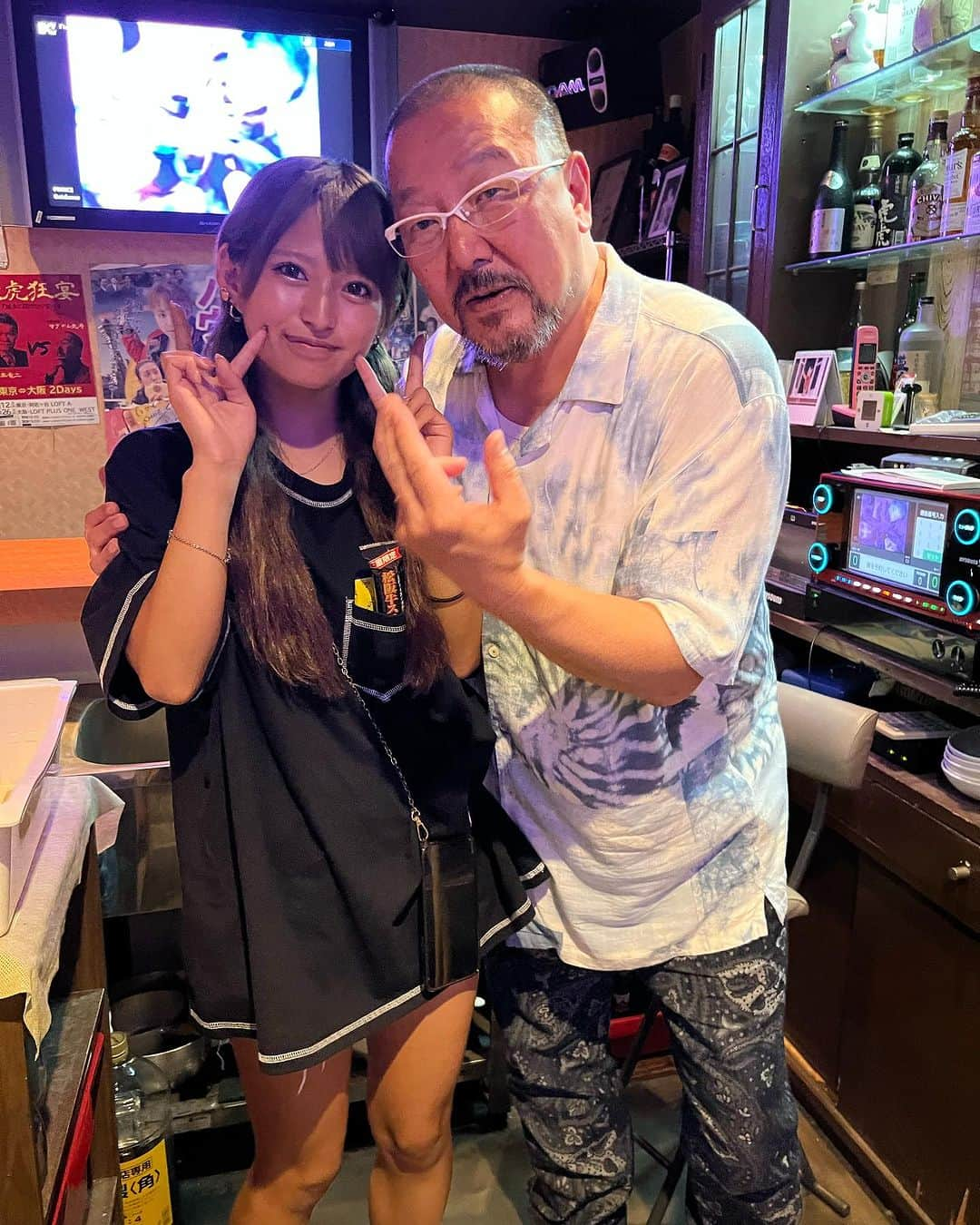 マグナム北斗さんのインスタグラム写真 - (マグナム北斗Instagram)「この前飲みに来てくれた、今一番勢いのあるAV女優の『渚みつき』ちゃん。  可愛い子でした。  親子ほど歳離れてます。」9月21日 14時44分 - magnum0316