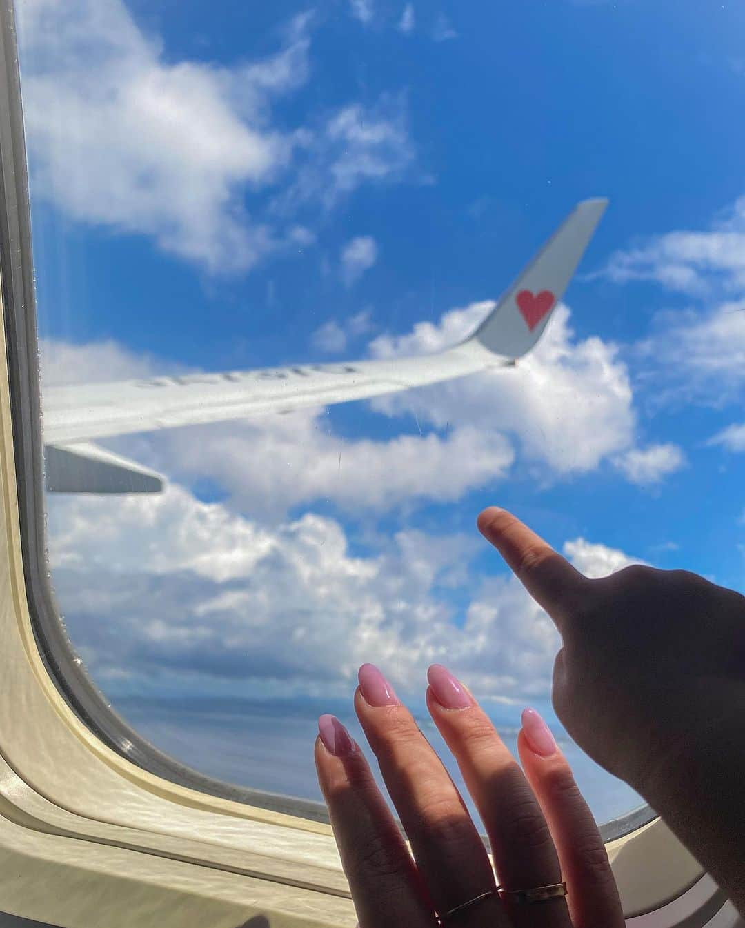 ᗰᗩYᑌᑕᕼIさんのインスタグラム写真 - (ᗰᗩYᑌᑕᕼIInstagram)「Go ✈️♡  初めての子連れ飛行機☁️ 行きは2人とも寝落ちで平和でした🩵 ちぴも、大きな飛行機に大興奮👧🏽  帰りは...😅w  #happylife #holiday  #travel #trip #okinawa #飛行機 #子連れ旅行 #初めての飛行機 #旅行 #赤ちゃんのいる生活」9月21日 14時53分 - techimayuchi