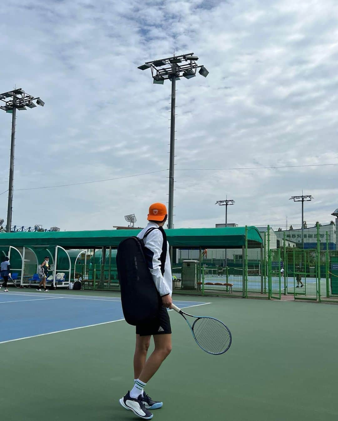 シン・ジフンさんのインスタグラム写真 - (シン・ジフンInstagram)「매일 테니스 치고싶다.. 나 좀 불러줘요 🎾  #헤드 #fila #테니스」9月21日 15時00分 - sj_hooon