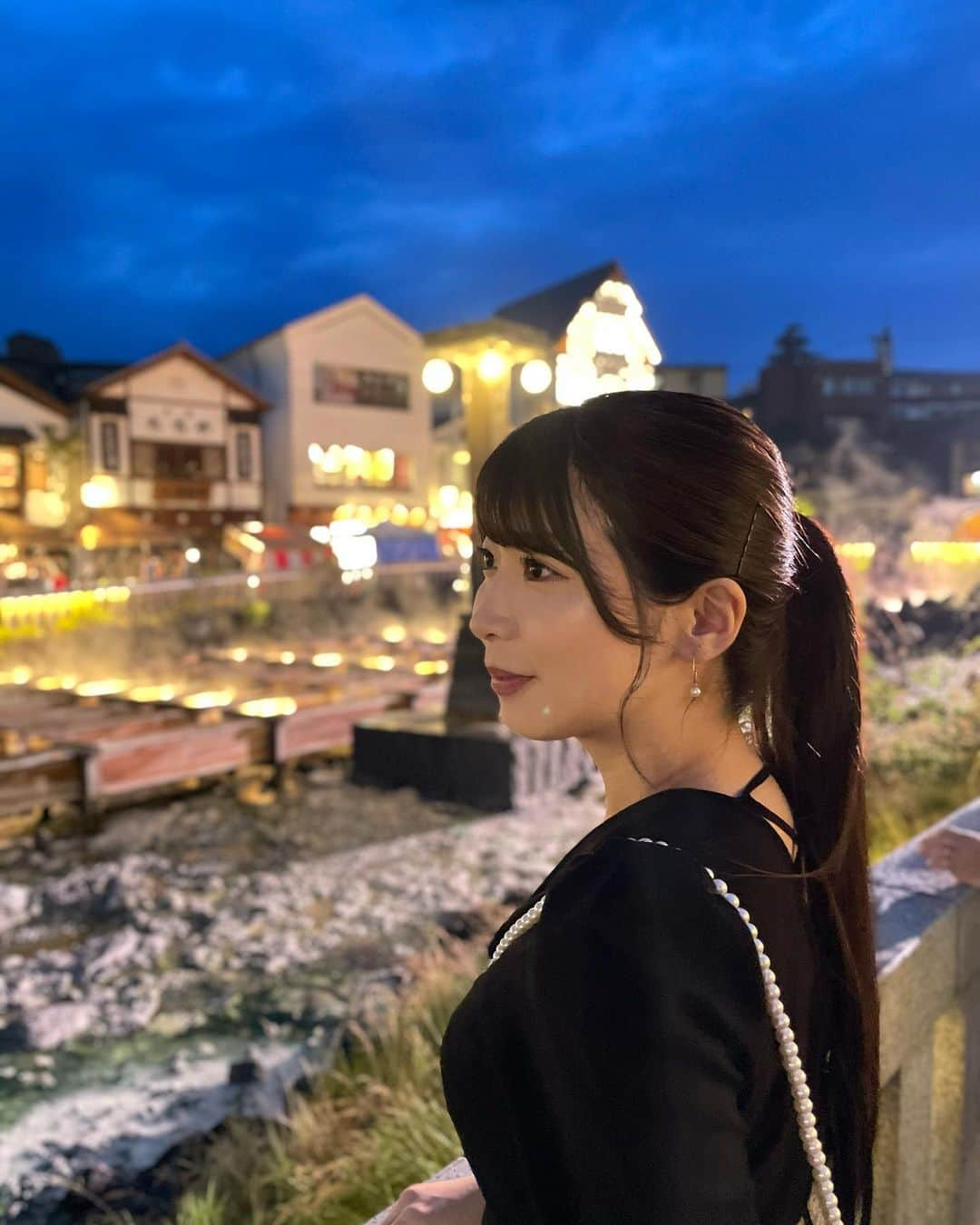 久保田杏奈さんのインスタグラム写真 - (久保田杏奈Instagram)「➡︎➡︎スワイプしてね(8枚)➡︎➡︎ 動画もあるよっ  2023.08.02 草津温泉感謝祭  夜も屋台に行ったり 焼きマシュマロ食べたり ジャズ聴いたり 満喫しました🤤！  そして草津温泉感謝祭2日目 メインイベントの女神昇天  いつも明るく賑やかな湯畑も この日だけは明かりを全て消して 幻想的な空間をみんなで作り出しています✨  動画で感動が伝わるか不安だけど みんなに少しでも伝わったら良いな😌  来年も行きたい！！！！  #草津温泉アンバサダー #草津温泉 #草津 #群馬県  #久保田杏奈 #あんぴい #足利市 #足利市在住 #モデル #model #塾講師 #いいね歓迎 #フォロー歓迎 #フォロワー募集中」9月22日 6時30分 - kubotaanna