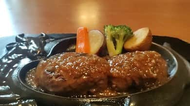 宮城もちのインスタグラム：「僭越ながらさわやかデビューしました🍴  #小さい #肉塊 だったので #ペロリ と食べれると思ったら #ボリューム 満点の #食べごたえ #満点 でした」