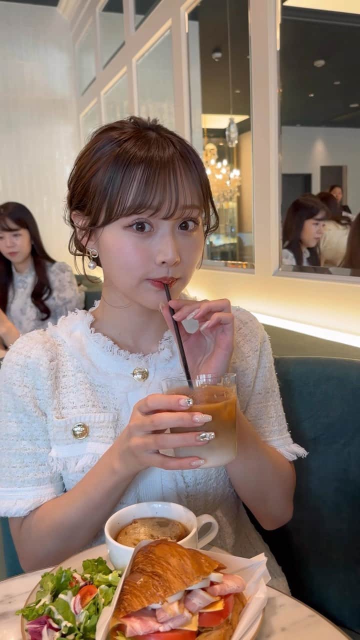 森下愛里沙(もりしたありさ) のインスタグラム：「ㅤㅤㅤㅤㅤㅤㅤㅤㅤㅤㅤㅤㅤ ㅤㅤㅤㅤㅤㅤㅤㅤㅤㅤㅤㅤㅤ ㅤㅤㅤㅤㅤㅤㅤㅤㅤㅤㅤㅤㅤ お久しぶり投稿はリールです💎💎 ㅤㅤㅤㅤㅤㅤㅤㅤㅤㅤㅤㅤㅤ ㅤㅤㅤㅤㅤㅤㅤㅤㅤㅤㅤㅤㅤ ここのカフェ可愛くてお気に入り @salon_de_louis_premium  ㅤㅤㅤㅤㅤㅤㅤㅤㅤㅤㅤㅤㅤ ㅤㅤㅤㅤㅤㅤㅤㅤㅤㅤㅤㅤㅤ ㅤㅤㅤㅤㅤㅤㅤㅤㅤㅤㅤㅤㅤ #銀座カフェ #東京カフェ #銀座ランチ #韓国カフェ #秋服 #秋コーデ #ファッション #カフェ巡り #彼女感 #like4likes #l4l #instagood #ヘアアレンジ」