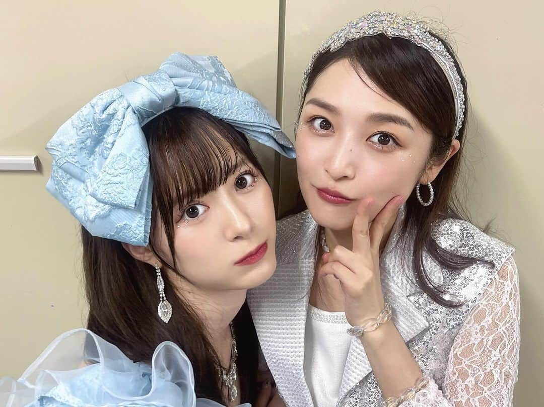 生田衣梨奈さんのインスタグラム写真 - (生田衣梨奈Instagram)「石川梨華さんと写真撮って頂きました🫶 ⁡ 石川梨華さんのザ☆ピースの時のオーラが 凄すぎて本当に憧れです！！！！ ⁡ ⁡ 一緒に出来て嬉しかったです！ ⁡ ⁡ そして。。。 本番で石川梨華さんと「ピース」って やった時にモーニング娘。感じて嬉しかった！！ ⁡ #morningmusume23 #モーニング娘23#helloproject #えりぽんかわいい #生田衣梨奈のVSゴルフ5  #ELEYVSGOLF #生田衣梨奈 #ootd #l4l #love #ig_japan #Followme #ゴルフ #GOLF #ゴルフ女子 #石川梨華 さん #ザピース #水色」9月21日 20時55分 - erina_ikuta.official