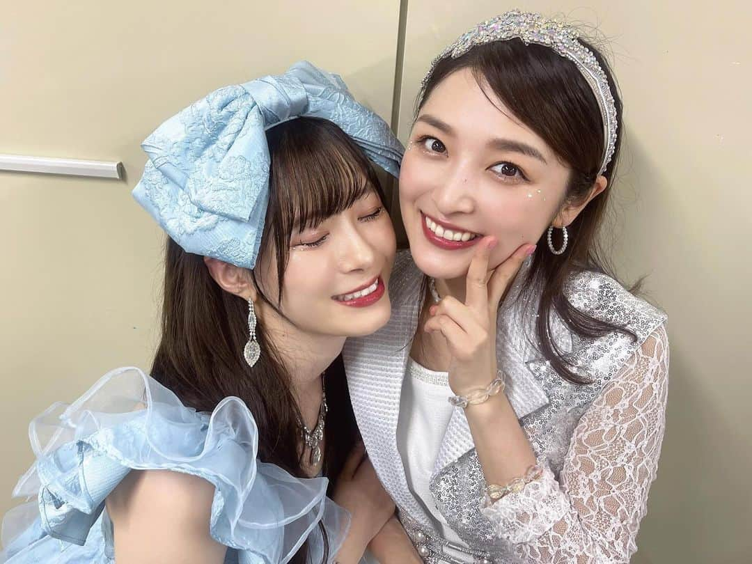 生田衣梨奈さんのインスタグラム写真 - (生田衣梨奈Instagram)「石川梨華さんと写真撮って頂きました🫶 ⁡ 石川梨華さんのザ☆ピースの時のオーラが 凄すぎて本当に憧れです！！！！ ⁡ ⁡ 一緒に出来て嬉しかったです！ ⁡ ⁡ そして。。。 本番で石川梨華さんと「ピース」って やった時にモーニング娘。感じて嬉しかった！！ ⁡ #morningmusume23 #モーニング娘23#helloproject #えりぽんかわいい #生田衣梨奈のVSゴルフ5  #ELEYVSGOLF #生田衣梨奈 #ootd #l4l #love #ig_japan #Followme #ゴルフ #GOLF #ゴルフ女子 #石川梨華 さん #ザピース #水色」9月21日 20時55分 - erina_ikuta.official