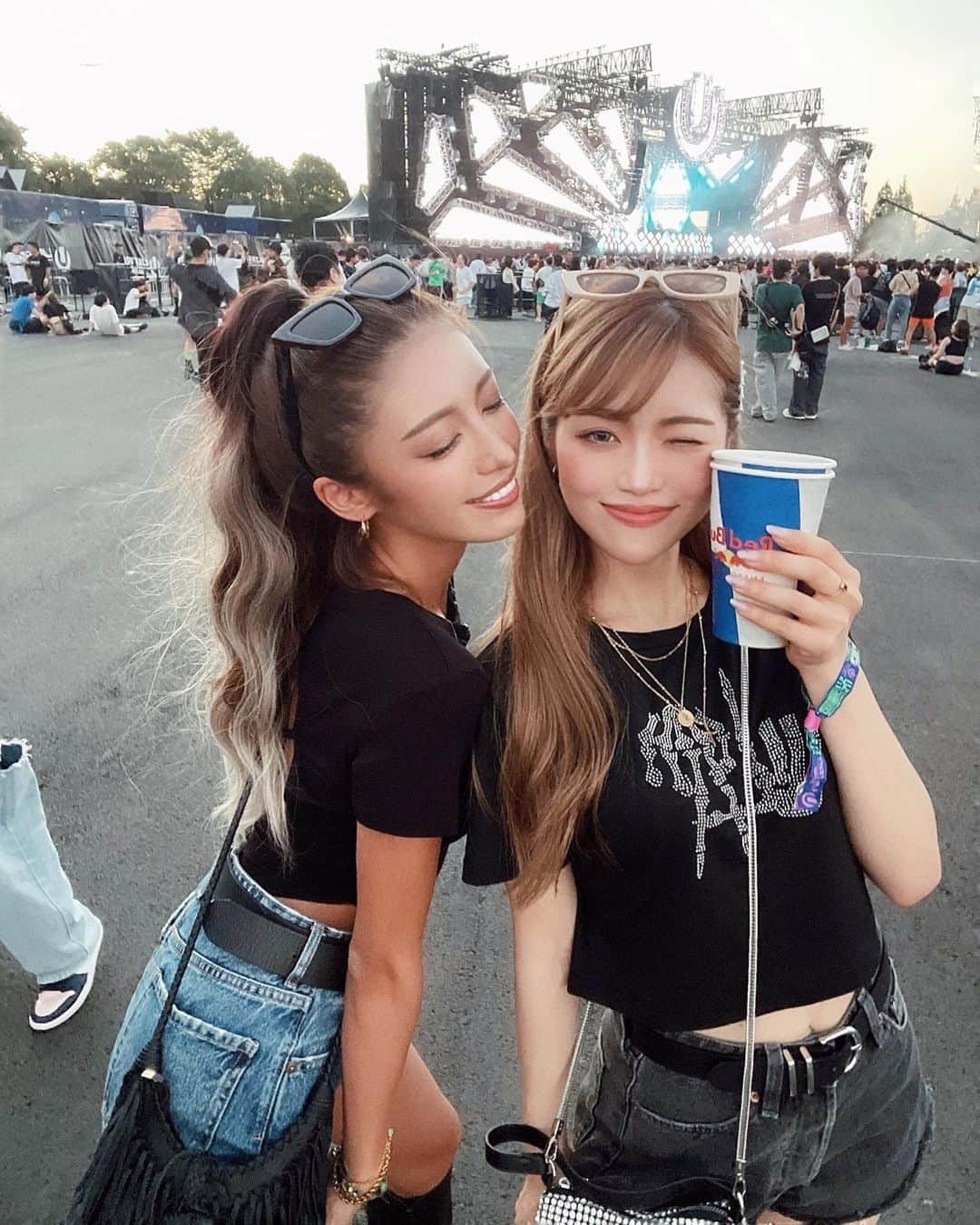 MIWAさんのインスタグラム写真 - (MIWAInstagram)「2days 🎼🎧❤️‍🔥  ㅤㅤㅤㅤㅤㅤㅤㅤㅤㅤㅤㅤㅤ ボケてる写メもエモいﾖﾈ🌙 レッドブルウォッカ飲みすぎて 途中飛んでいきそうになった2人🕊️笑 ㅤㅤㅤㅤㅤㅤㅤㅤㅤㅤㅤㅤㅤ 毎年りょーとは行ってるから 今年も一緒に行けてHappy✌︎🌈 ㅤㅤㅤㅤㅤㅤㅤㅤㅤㅤㅤㅤㅤ ㅤㅤㅤㅤㅤㅤㅤㅤㅤㅤㅤㅤㅤ #ultrajapan2023  #ultrajapan #フェスコーデ #フェス#お台場海浜公園  #edm#fes#music」9月21日 20時59分 - miwa.matsuhashi