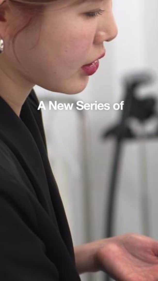 クリニークのインスタグラム：「【Get ready for quick and easy beauty with Clinique! 】 手軽で簡単にできるメイクのコツを韓国のセレブリティ・メイクアップ・アーティストNANA(@hilemonana )さんが伝授✨ お楽しみに♪ #quickandeasybeauty #clinique #makeupartist #クリニーク  #秋メイク  #cliniquejp」