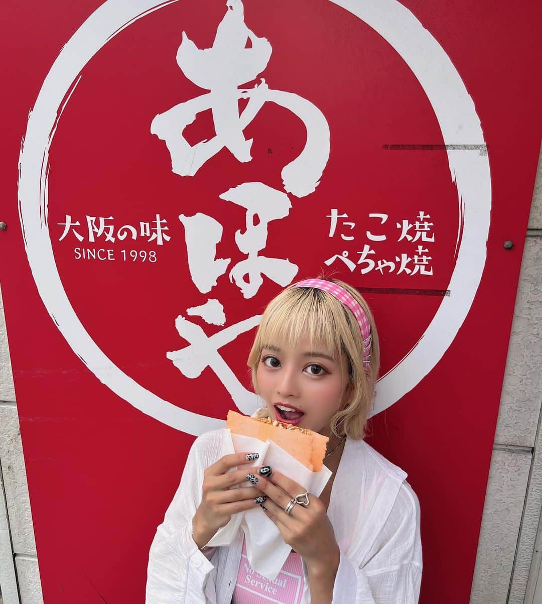 ラムさんのインスタグラム写真 - (ラムInstagram)「大阪の人に教えてもらったたこ焼き屋さん🐙 美味しかった〜〜〜！！！ ちなみにたこせんは上手に食べれませんでした！ . . .   #burlesquetokyo #バーレスク東京  #六本木 #showgirl #showdancer  #blackflow #ちびっこギャング #大阪 #大阪旅行 #あほや #たこ焼き屋 #ギャル  #롯폰기 #바레스크도쿄 #일본 #도쿄」9月21日 15時35分 - lam_burlesque_