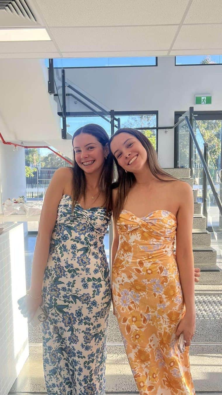 Beginning Boutiqueのインスタグラム：「Nothing like shopping for the perfect dress with your besties 🫶🏼 We offer in-store try-ons for you and your friends in our Brisbane Showroom! Make a group booking online via the website and have the pieces you want to try steamed and ready to go upon arrival ✨ As seen on @ava_oetting @laila_oetting @alanascottt_ @oliviascott8_ & @crystal.micale」