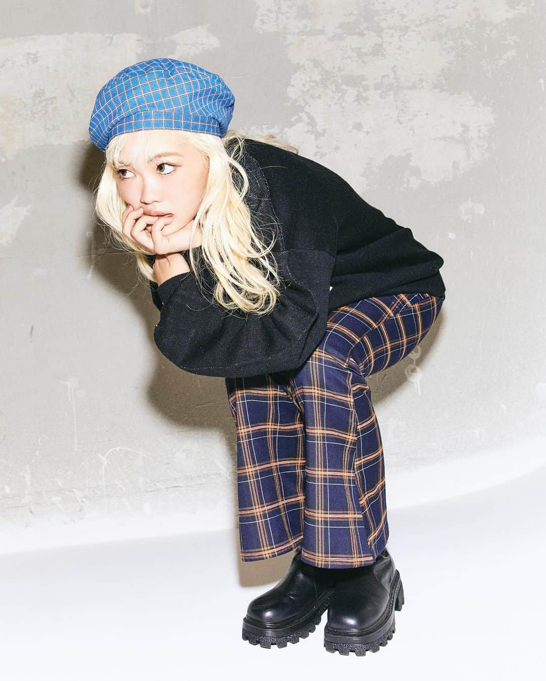 WEGOさんのインスタグラム写真 - (WEGOInstagram)「WEGO BOOTS  ✔︎ストレッチショートブーツ ¥4,399(tax in)  足にフィットし幅広いコーディネートに合わせやすいブーツ！  丈の長さは例年より長く修正し、 足見せコーデに合わせたときとの相性◎  #WEGO #ウィゴー #boots #ブーツ #ブーツコーデ #ショートブーツ #ロングブーツ #大人カジュアル #ラインパンツ」9月21日 15時57分 - wego_official