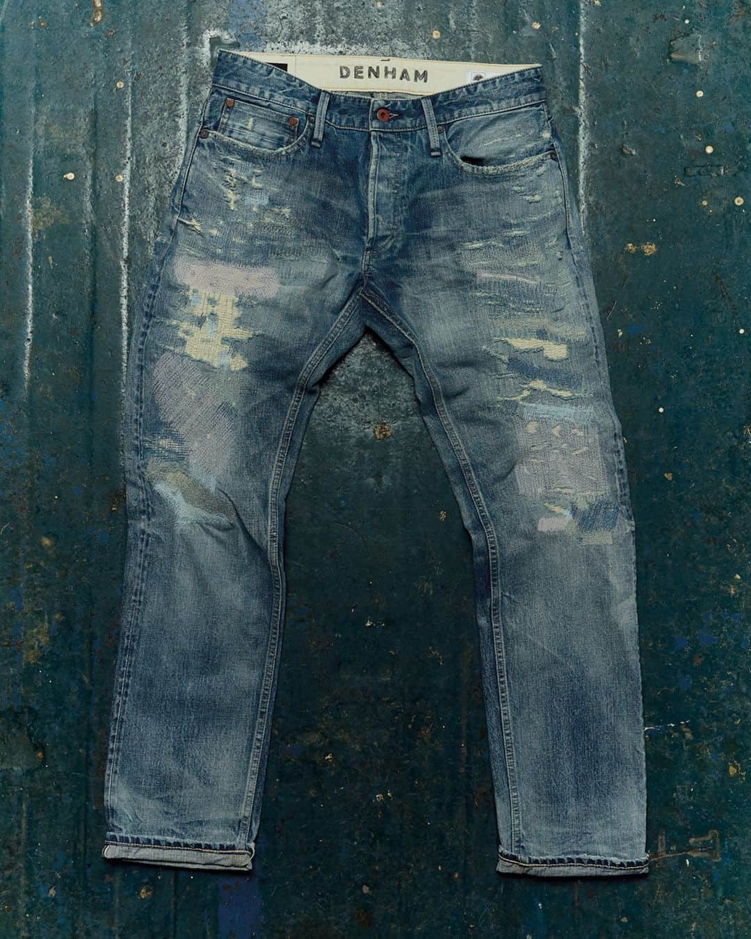 デンハムさんのインスタグラム写真 - (デンハムInstagram)「Excited to share these limited-edition Japanese artisan jeans to celebrate our 15 years of DENHAM. A remake of a beautiful worn-in pair I found in Japan. 80 pairs available worldwide.⁠  #DENHAM15thAnniversary」9月21日 16時01分 - denhamthejeanmaker