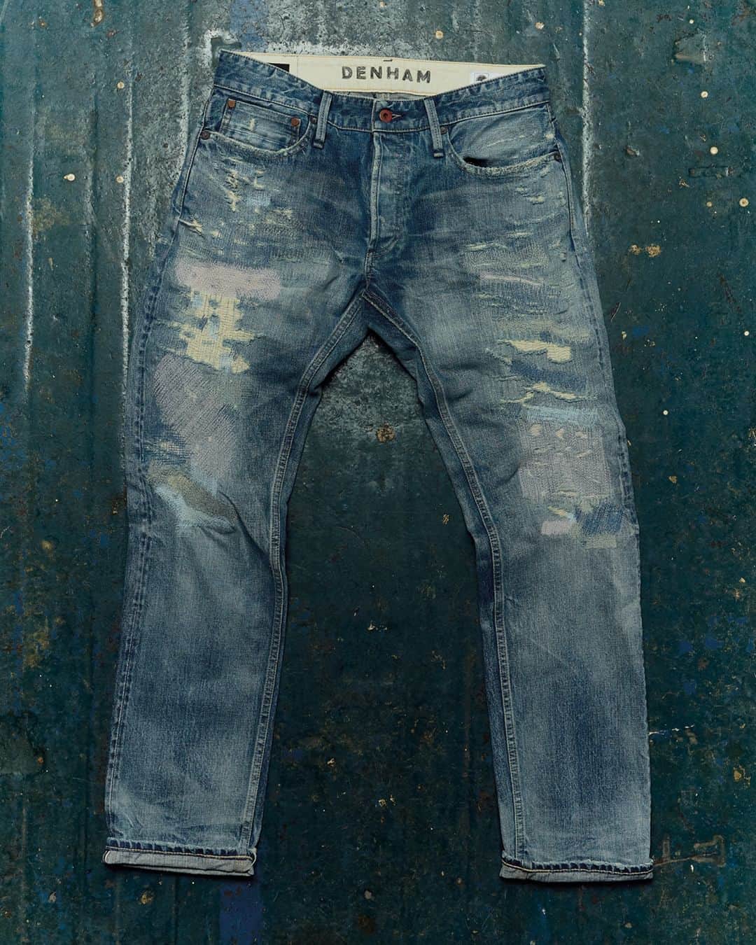 デンハムのインスタグラム：「Excited to share these limited-edition Japanese artisan jeans to celebrate our 15 years of DENHAM. A remake of a beautiful worn-in pair I found in Japan. 80 pairs available worldwide.⁠  #DENHAM15thAnniversary」