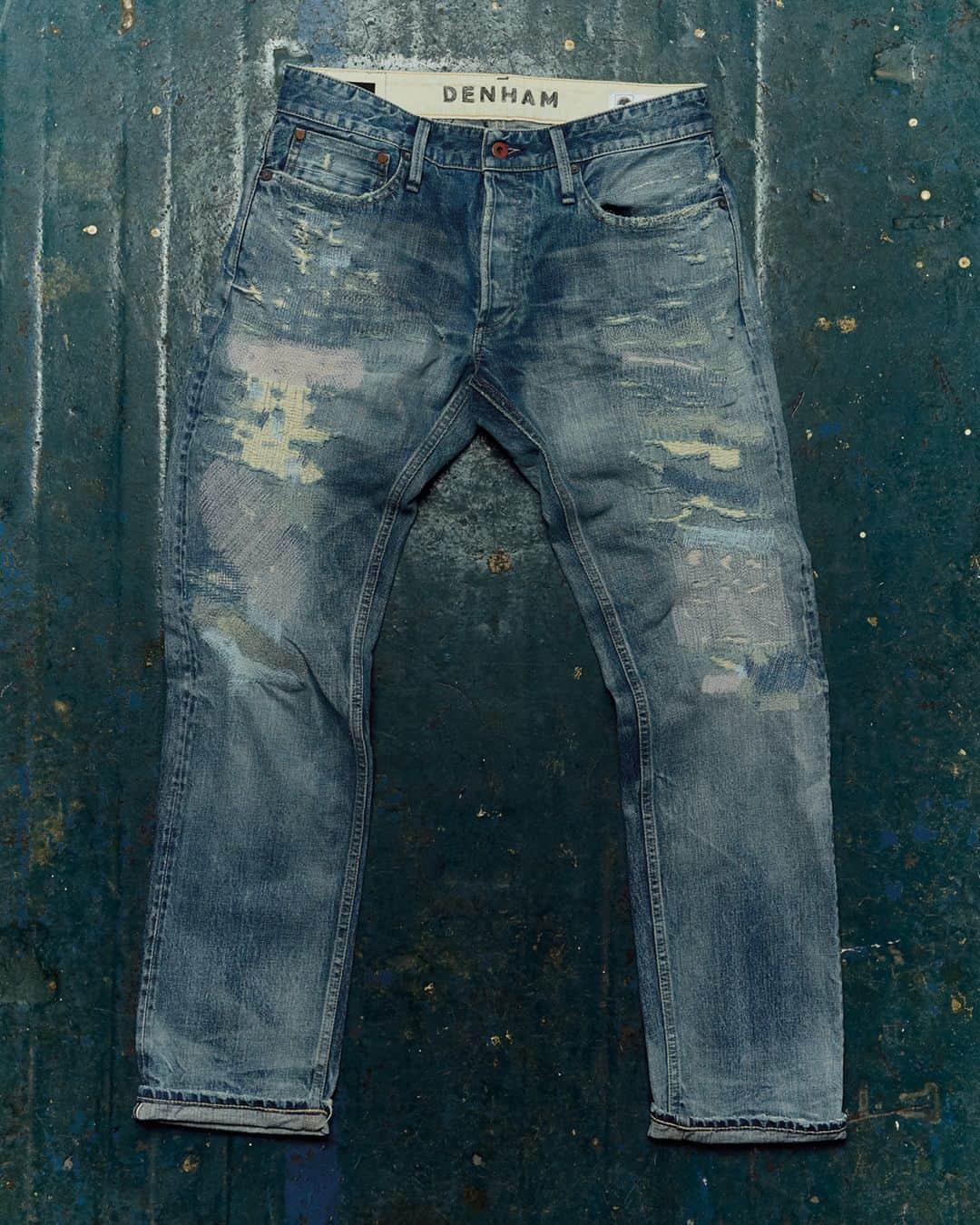 のインスタグラム：「Excited to share these limited-edition Japanese artisan jeans to celebrate our 15 years of DENHAM. A remake of a beautiful worn-in pair I found in Japan. 80 pairs available worldwide.⁠  #DENHAM15thAnniversary」