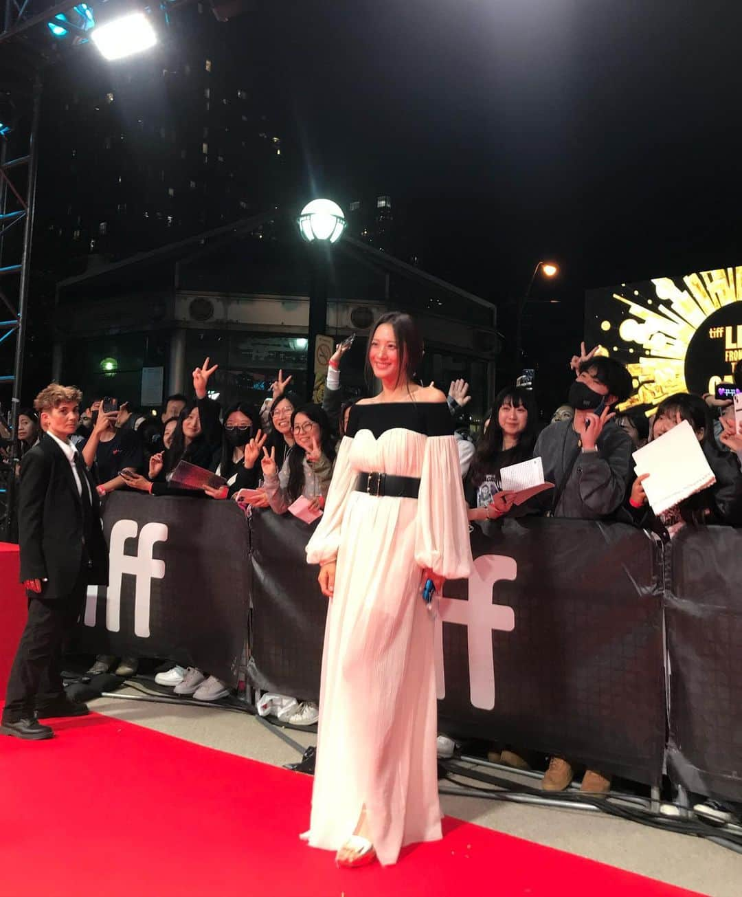 キム・スヒョンのインスタグラム：「Toronto! Thank you for all the love and support. Our team and I had a blast being with you all at tiff watching our film, “A Normal Family,” together for the first time 🫶🏻   @tiff_net #tiff23 #ANormalFamily  #토론토국제영화제 #보통의가족 #허진호」