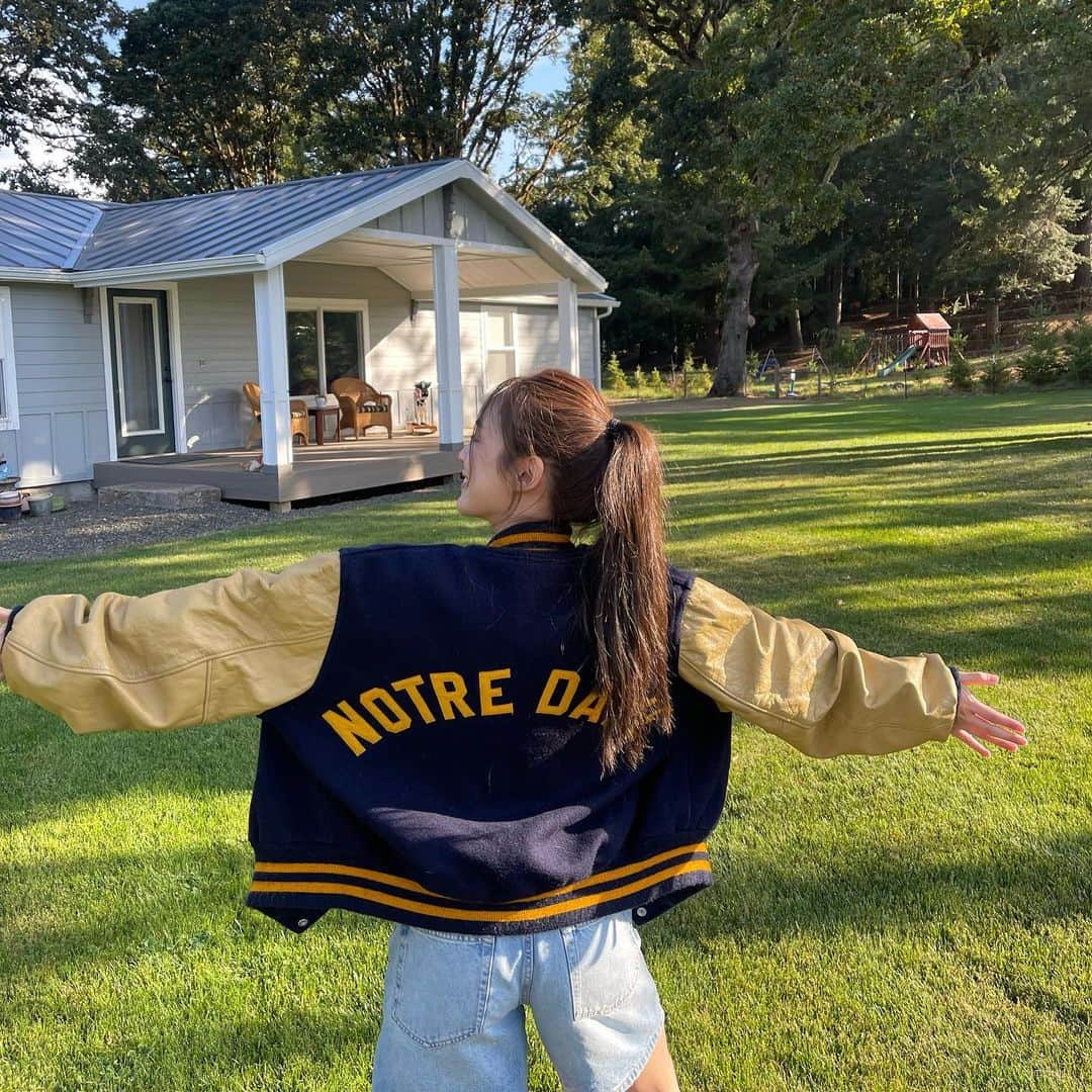 PIMTHAのインスタグラム：「Couldn't be better 🌲☺️」