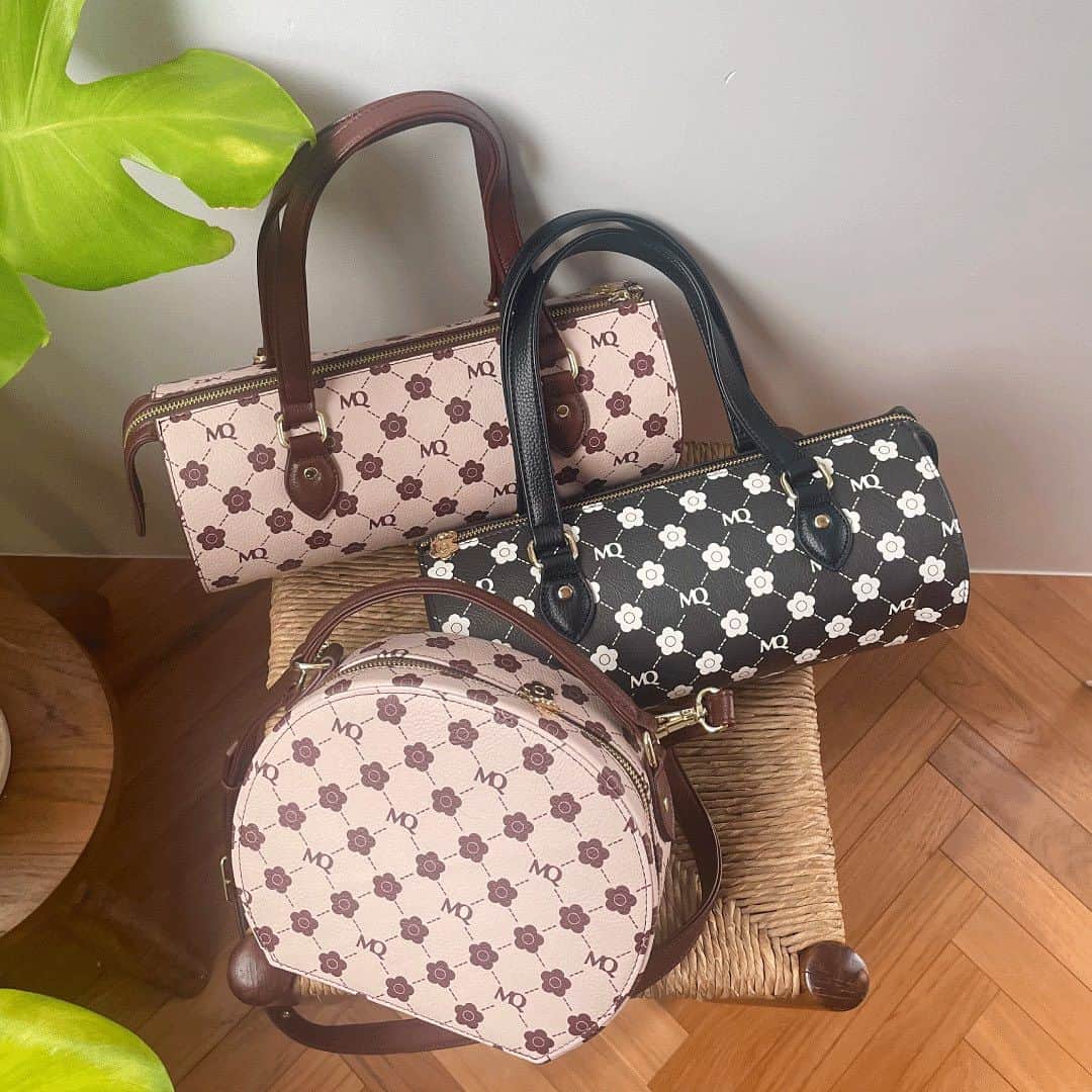 MARY QUANT officialのインスタグラム：「- #モノグラムプリント2WAYショルダー #モノグラムプリントミニボストン - #MARYQUANT #2023AUTUMN #NEWITEMS #FASHION - #マリークヮント #バッグ  #ショルダー #ショルダーバッグ #2WAYバッグ #ミニバッグ #ミニボストン #ボストンバッグ #秋小物」