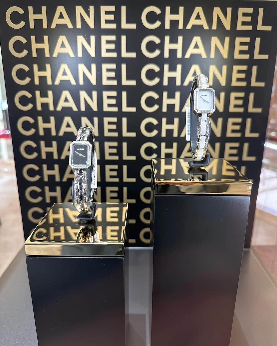 福井駅前ジュエリーパリさんのインスタグラム写真 - (福井駅前ジュエリーパリInstagram)「【CHANEL】 期間限定イベント WATCH THE MATCH  メゾンのアイコンであるJ12とプルミエール。 それぞれの魅力と特性をご紹介する期間限定イベント 「WATCH THE MATCH（ウォッチ ザマッチ）」に是非お立ち寄りください。 J12かプルミエールか、 ご自身の理想のウォッチを見つけてください。  期間:9月21日（木）～10月22日（日）  #時計#福井#時計専門店#時計おすすめ#成人祝い#結納#結納返し#還暦祝い#腕時計#時計好き#腕時計コーデ#時計コレクション#ジュエリーパリ#ジュエリー#ウォッチ#カルティエ#IWC#フランクミュラー#タグホイヤー#シャネル#ゼニス#グランドセイコー#デファイ#watch#jewelry#JewelryPARIS#fukui#j12#プルミエール#ボーイフレンド」9月21日 16時21分 - j_paris_fukui