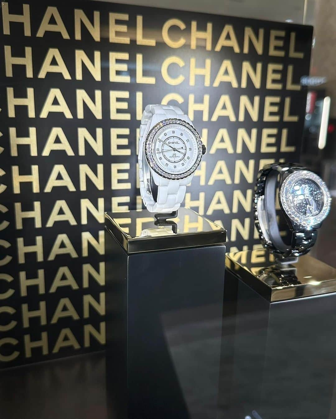 福井駅前ジュエリーパリさんのインスタグラム写真 - (福井駅前ジュエリーパリInstagram)「【CHANEL】 期間限定イベント WATCH THE MATCH  メゾンのアイコンであるJ12とプルミエール。 それぞれの魅力と特性をご紹介する期間限定イベント 「WATCH THE MATCH（ウォッチ ザマッチ）」に是非お立ち寄りください。 J12かプルミエールか、 ご自身の理想のウォッチを見つけてください。  期間:9月21日（木）～10月22日（日）  #時計#福井#時計専門店#時計おすすめ#成人祝い#結納#結納返し#還暦祝い#腕時計#時計好き#腕時計コーデ#時計コレクション#ジュエリーパリ#ジュエリー#ウォッチ#カルティエ#IWC#フランクミュラー#タグホイヤー#シャネル#ゼニス#グランドセイコー#デファイ#watch#jewelry#JewelryPARIS#fukui#j12#プルミエール#ボーイフレンド」9月21日 16時21分 - j_paris_fukui