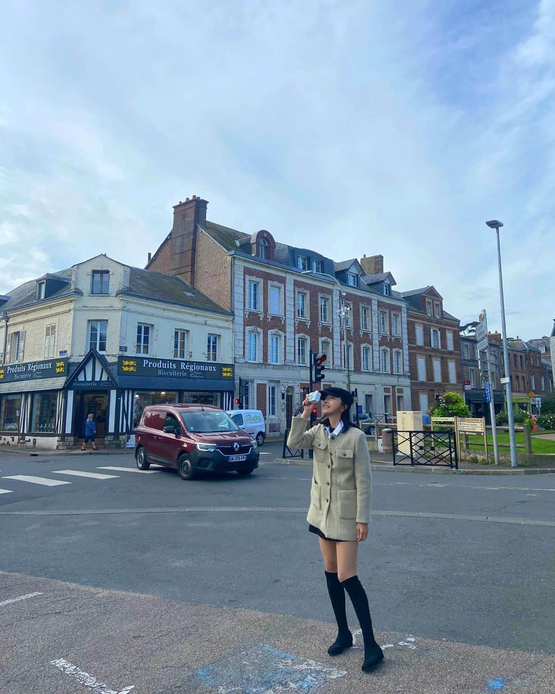 ホン・スヒョンのインスタグラム：「#chatelaine 과 함께한 #étretat」