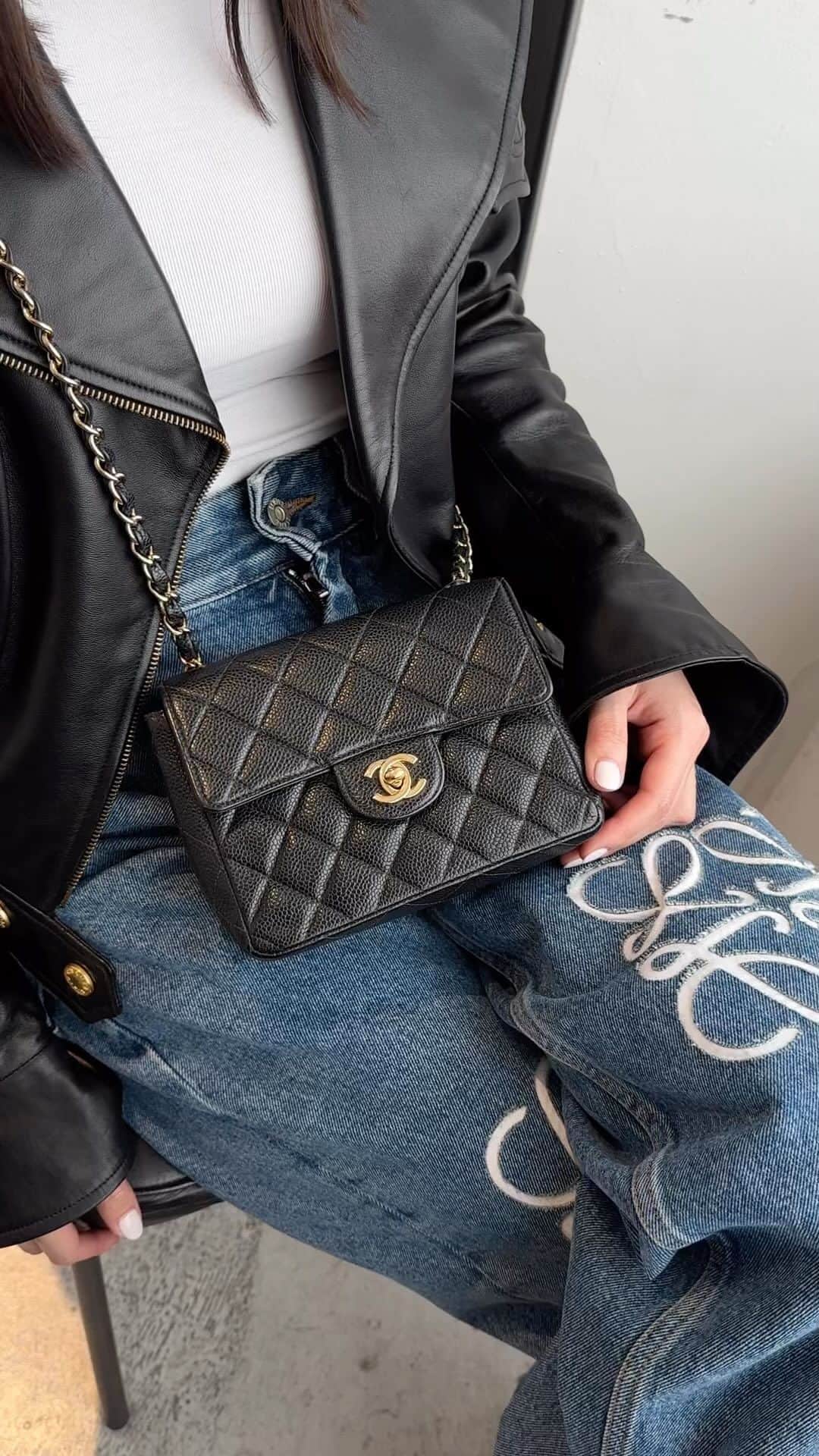 のインスタグラム：「Mini Square 17 🖤🖤🖤  Product code : 99683  #chanelbag #chanelminisquare #chanelclassic  #vintagechanel #chanelcaviar #chanelblack」