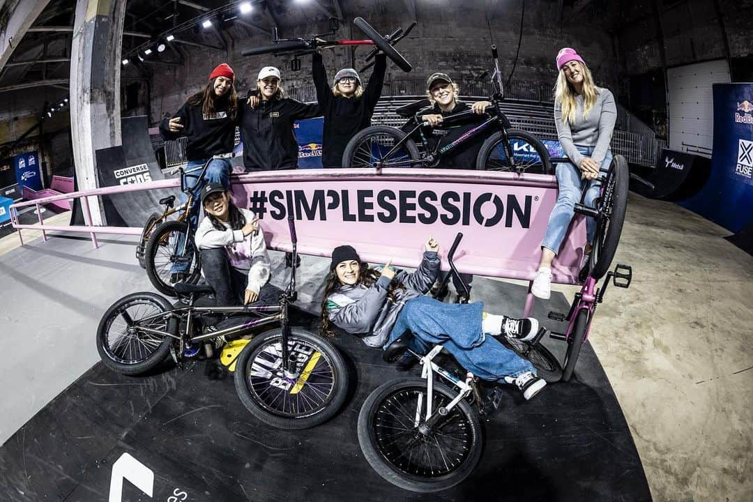 大池水杜のインスタグラム：「I’m really glad to I come back here @simplesession 🫶🏻 Can’t wait for #sistersession on Saturday 🔥  It's an honor to be able to ride here with amazing female street riders from all over the world!  #simplesession23 🔥 3年ぶりかな〜？今回はガッツリストリートセクション！ めちゃくちゃやばいストリートの女の子達も招待されてて激アツです&パークがめちゃくちゃカッコいい！ 土曜日がシスターセッションの日になります！  📸 @55naoking   @visavis_jp #slopeshot #VANS #bern #タウン情報おかやま #ライト電業 #bmx #bmxgirl #bmxfreestyle #bmxwomen #simplesession #sistersession」