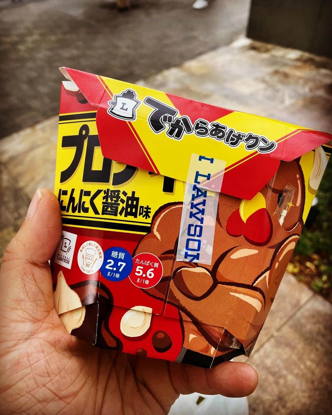 関智一のインスタグラム：「でからあげくん！ 少し大きいw  #ローソン #LAWSON #からあげくん」