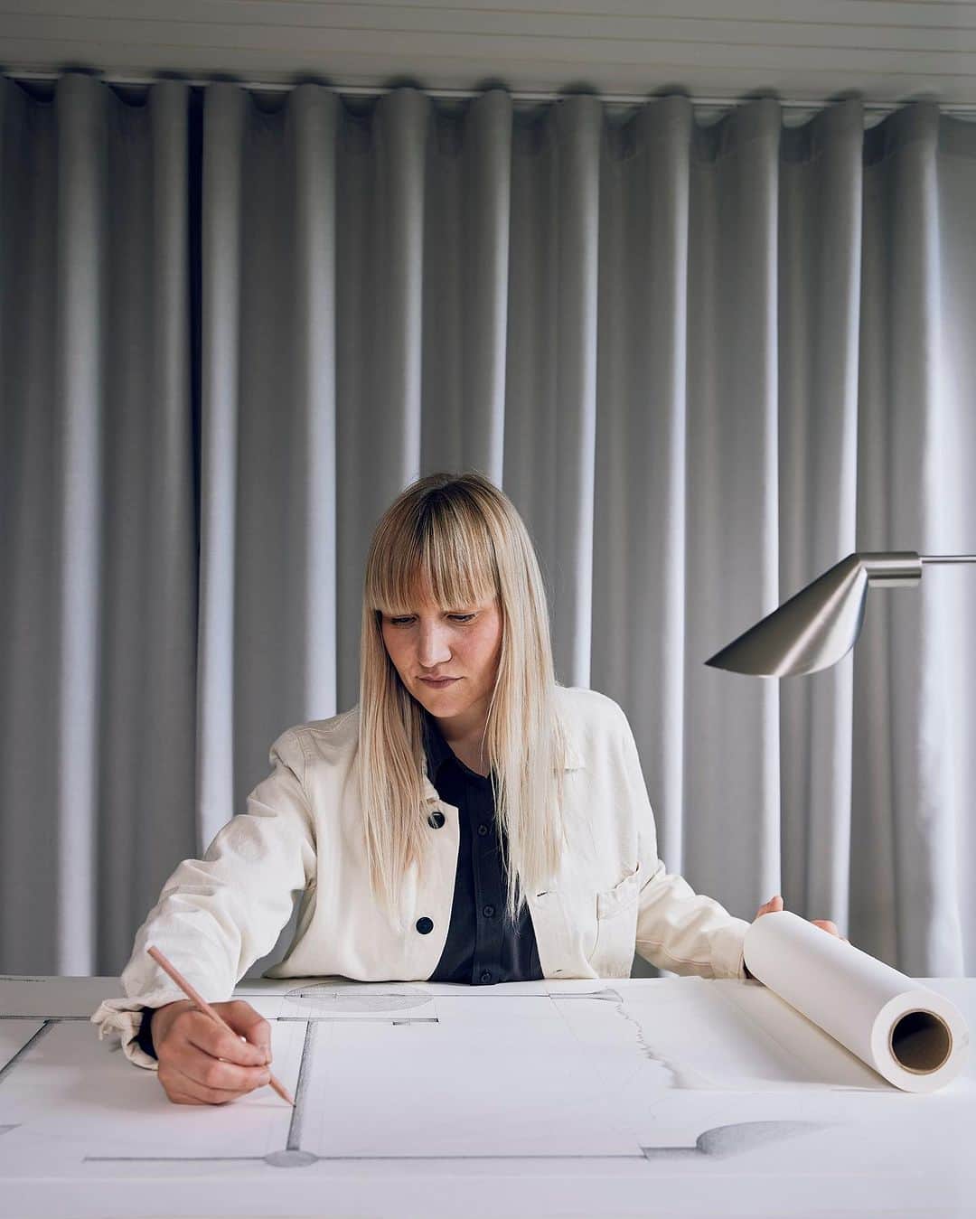 のインスタグラム：「An architect and designer based in Aarhus, Denmark, Mette Schelde is the talent behind Fritz Hansen’s new MS Series of lamps. ⁠  When asked what words she would use to describe the MS Series: ⁠“Functionality and sculptural minimalism” ⁠ ⁠ Discover the new MS Series of lamps via the link in bio. ⁠」