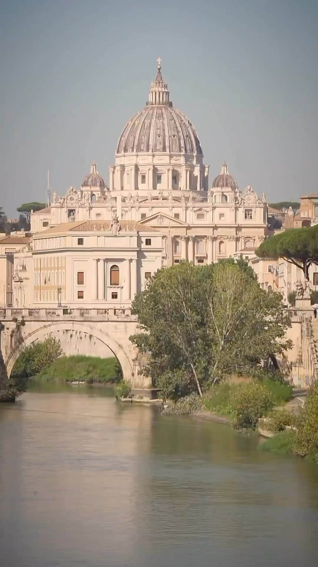Instagramersのインスタグラム：「Enjoy with @igersroma   Buona Domenica Roma ❤️  Reel di @alessiobruniroma  Contenuto selezionato da @matteoacitelli  #igersroma #igerslazio #roma #turismoroma #visitrome #lamiaroma #buongiornoroma」