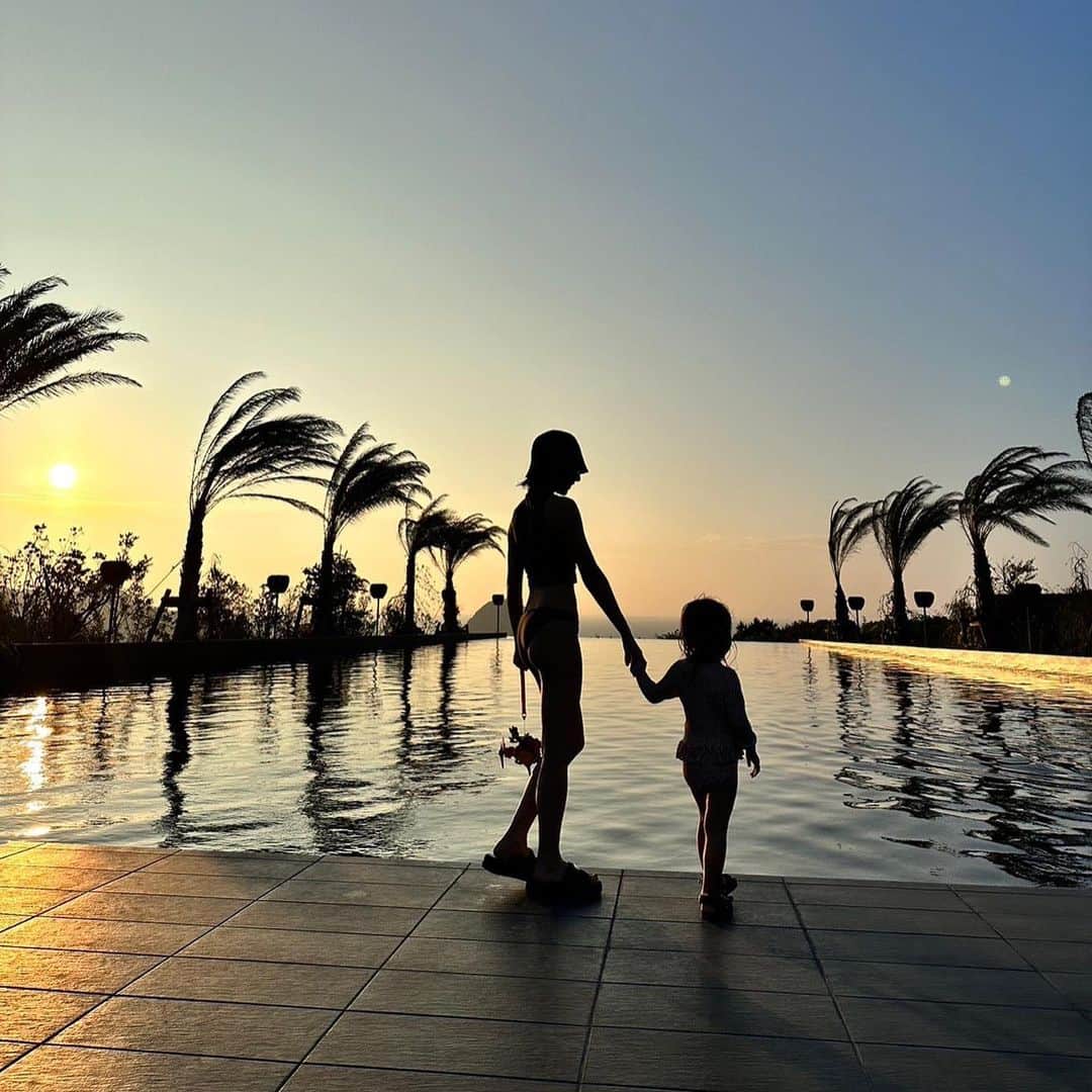 ラブリのインスタグラム：「夏みたいなことを夏のあいだにしていなかったから秋の始まりに夏みたいなことをした👙でも結局は場所じゃなくて、誰と過ごすかなんだよなぁ。」