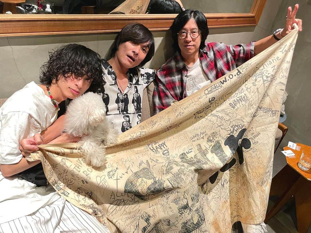 片平実のインスタグラム：「改めて昨日全てにありがとう。続けてればこんな日もある。素晴らしき2人と1匹。Getting Betterはレギュラーとしては毎月下北沢THREEにて、次回明後日23日。パーティーは続くよ。」