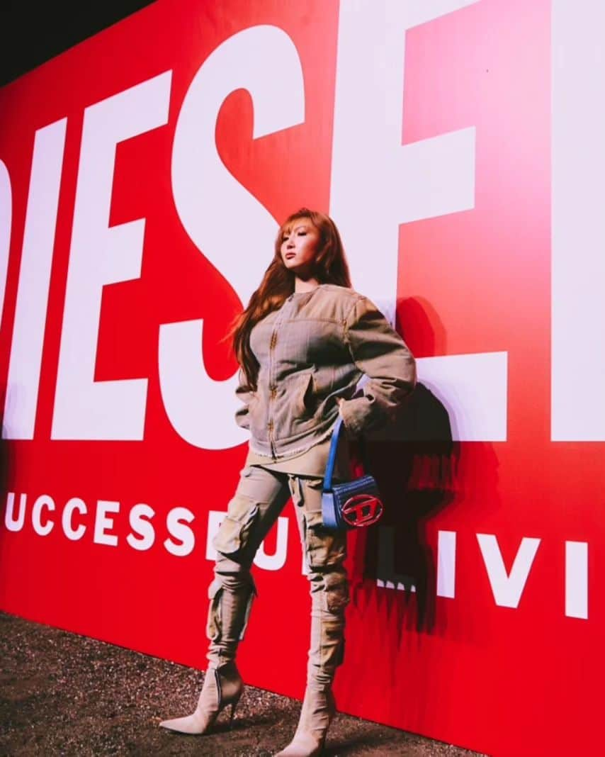 ファサさんのインスタグラム写真 - (ファサInstagram)「Drunk in @diesel 💋 #ForSuccessfulLiving #DieselSS24」9月21日 17時21分 - _mariahwasa