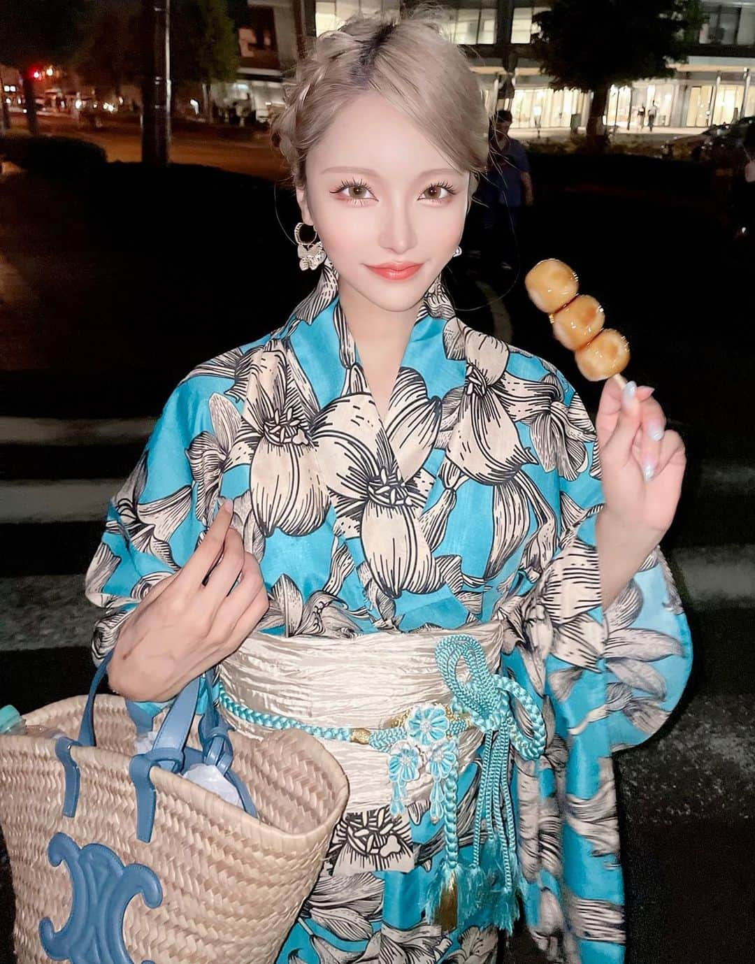 如月れいさんのインスタグラム写真 - (如月れいInstagram)「・ 実は… 着付けもセットも自分でしたの👱🏽‍♀️ （家出る１時間前にバタバタ笑）  屋台となると小学生並みに 食い意地張ってしまう🍧 はしまき、牛串、焼きそば、肉巻きおにぎり、みたらし団子、かき氷パート1、トルネードポテト、きゅうりの一本漬け、かき氷パート2、、えぐ🐖🐖🐖」9月21日 17時35分 - rei_atelier__