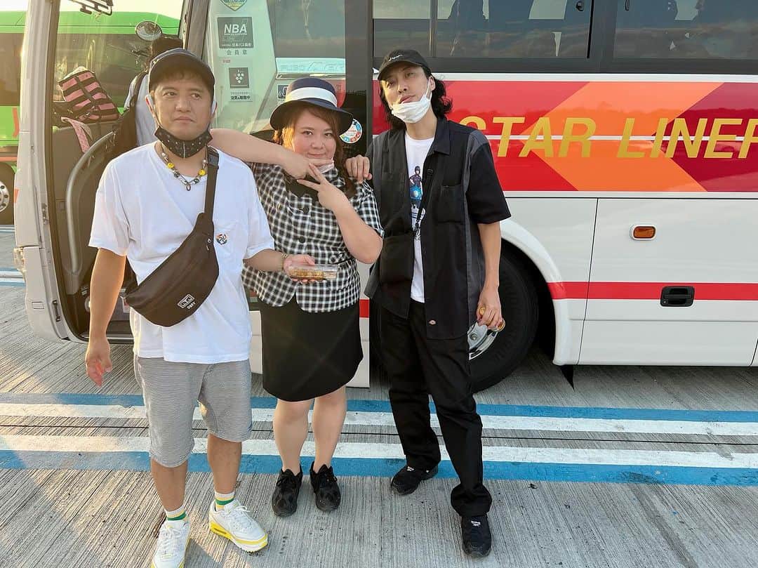 堀川絵美のインスタグラム：「🚌バスツアー🚌  2023/10/7(土) 新大阪発・日帰り  ザ・プラン９と行く！ ミスッテル～バスツアー  🎫アミイファクトさんのHPにて発売中です！  今年もプラン9さんのミステリー、 いやミスッテルーバスツアーがあるよん！ 毎回バスガイドとして同行させていただいてまして、 今回も行きまーす！  久馬さんがいつもいろんな仕掛けを作ってくださってるので、 ガチで楽しいからオススメよ！！  お申込みはお早めにー！  #バスツアー #プラン9バスツアー #運転手はいつも竹内さん #クラクションでか鳴らし」