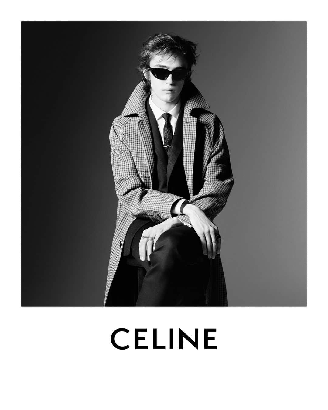 Celineのインスタグラム：「CELINE 18 LA COLLECTION DU PALACE PARIS SYNDROME  CELINE HOMME WINTER 23  CELINE TAILORING  CELINE  MAC COAT  CELINE BLACK FRAME SUNGLASSES   EMIL @HEDISLIMANE PHOTOGRAPHY PARIS MARCH 2023  COLLECTION AVAILABLE NOW IN STORE AND ON CELINE.COM   #LEPALACE #CELINEHOMME #CELINEBYHEDISLIMANE」