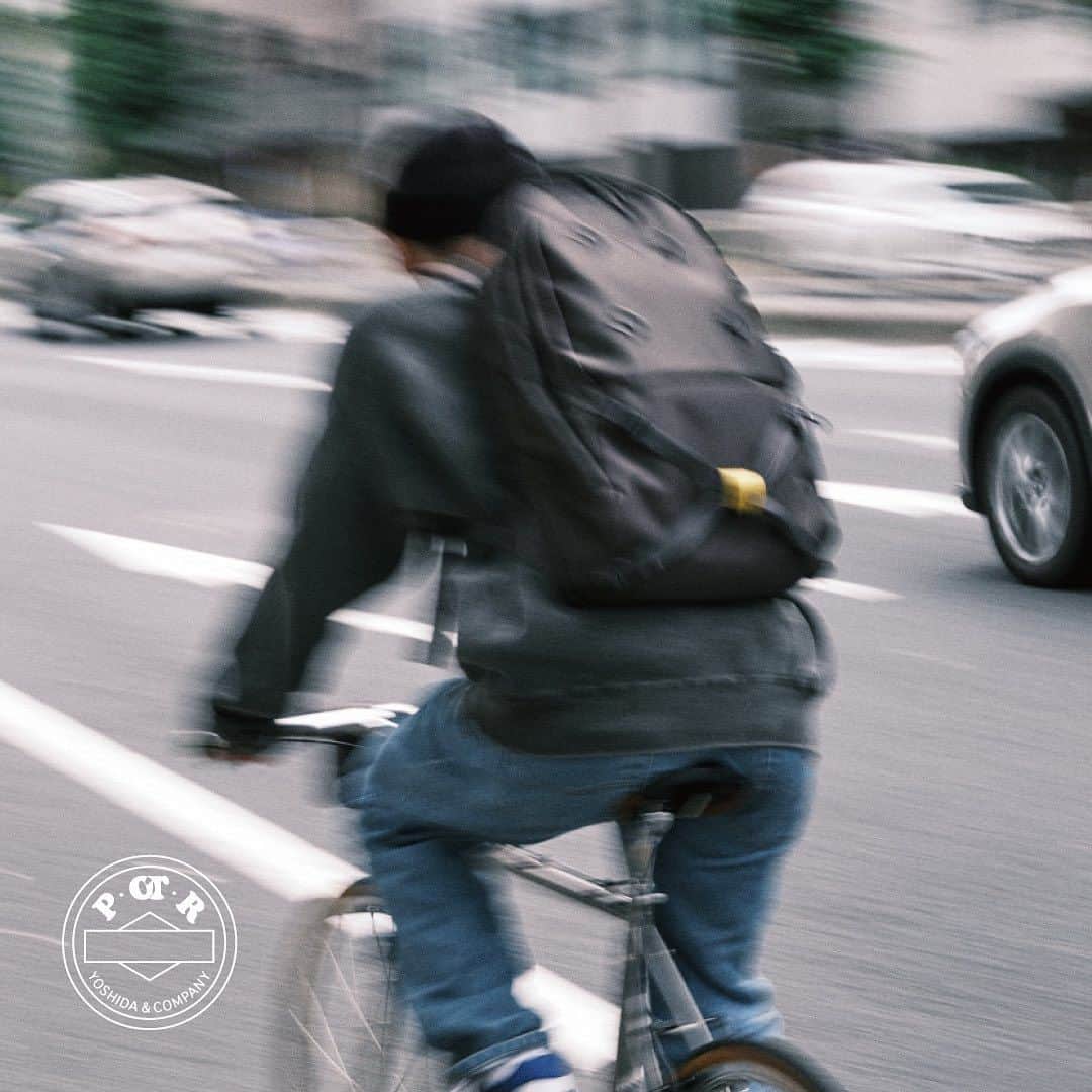 吉田カバン 表参道さんのインスタグラム写真 - (吉田カバン 表参道Instagram)「⁡ 「POTR（ピー・オー・ティー・アール）」ブランドの新作シリーズ「RIDE（ライド）」   多様化する生活スタイルの中で、乗り物で移動する際やウォーキング・ランニングでの移動時に安心して荷物を運べるような使い勝手の良さを追求したシリーズです。   ショルダーストラップには特許を取得したオリジナルのCARRYING EQUIPMENT STRAP を採用しており、ワンアクションで滑らかな調節が可能です。 身の回りのものを簡易的に固定して持ち運ぶことができるスリングバインダーなど、移動時に便利なこだわりのディテールを随所に取り入れました。   年齢や性別、趣味・嗜好、居住エリアにとらわれることなく、一人ひとりのライフスタイルに合わせて選んでいただける全9型です。 ⁡ ※完売しているアイテムもございます。予めご了承ください。」9月21日 17時41分 - porter_flagship_store