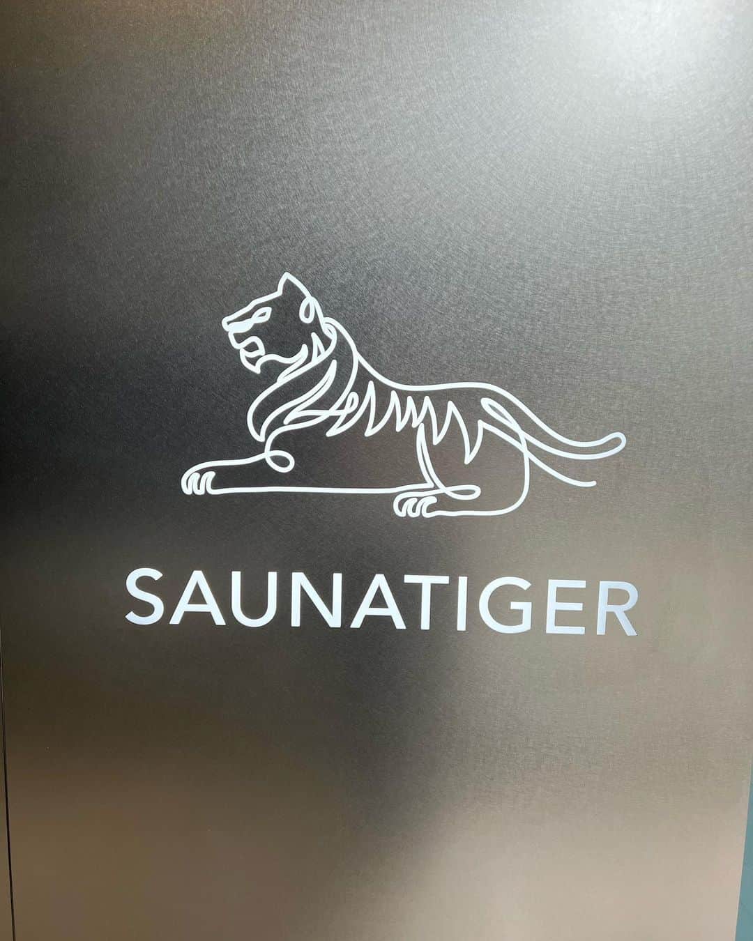 尾崎由香さんのインスタグラム写真 - (尾崎由香Instagram)「りつさんと @_saunatiger_  さんへ🐅  個室サウナの室内も最高クラスで、 #サ飯 まで🧖‼️ また絶対行きます😂  りつさんの熱々のアウフグース 本当神でした✨  #サウナ　#サウナ好きな人と繋がりたい  #サウナ部  #サウナー  #ととのう  #個室サウナ」9月21日 17時45分 - ozapure15
