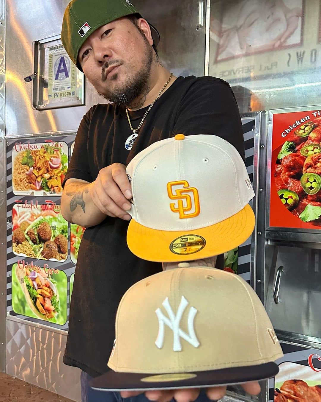 GROW AROUNDのインスタグラム：「#growaroundnewarrivals   今週もNEW ERA 59FIFTY FITTED別注シリーズの発売です！  今回はNYから🇺🇸✈️ A-THUGさんにモデルして頂きました🗽✨  LOS ANGELES ANGELS👼 2010 ALLSTAR GAME OLIVE•BLACK/GREY UV  NEW YORK YANKEES 1996 WORLD SERIES CAMEL•BLACK/GREY UV  SAN DIEGO PADRES 40TH ANNIVERSARY OFF WHITE•GOLD/GREY UV  明日9/22(金) 渋谷店・オンライン12:00〜 お台場ダイバーシティ店・横浜ビブレ店11:00〜 3型発売です‼️  お見逃しなく🫱🏼‍🫲🏾✨」