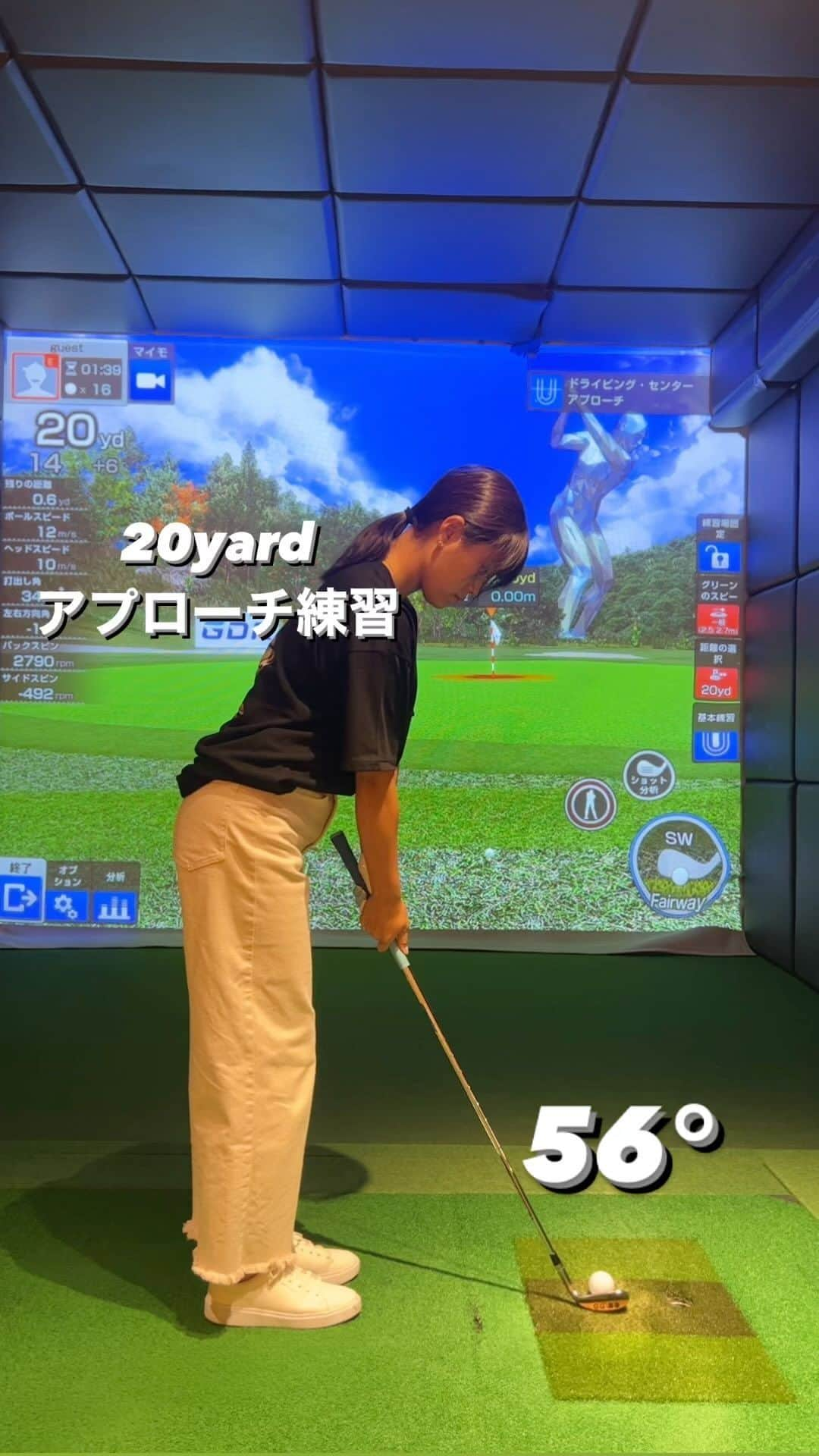 山内鈴蘭のインスタグラム：「20yard 56°アプローチ練習⛳️  私の課題↓↓↓  ⚫︎引っ掛けやすい ⚫︎引っ掛ける分ランが出やすく距離感が難しい ⚫︎真っ直ぐフェイスを打ちたい方向にフォローをとる  グリップの握り方とスタンス次第で低いボールか、フワッと上がるボールかを打ち分けられるようになりたい。  都度スイングを変えようとすると、 本番で難しくなってしまうから  スイングは基本変えずにグリップで打ち分けられるように。  #ゴルフ #アプローチ練習 #ゴルフ練習 #アプローチ動画 #ゴルフ女子 #ゴルフ動画 #ゴルフスイング #ゴルフスイング動画 #プライベートゴルフ #ゴルフ好きな人と繋がりたい #キャロウェイ #callaway #ジョーズウェッジ #ノーメッキウェッジ #ラウンジレンジ #室内ゴルフ練習場 #ゴルフスタジオ」