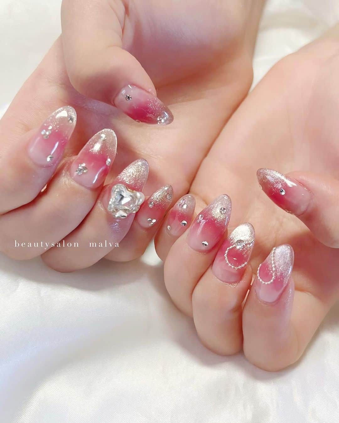 nailsalon malva（ネイルサロンマルヴァ）のインスタグラム：「【お客様持ち込みデザイン】 ⁡ ⁡ チークネイル×マグネットネイルの純欲ネイル♡♡♡ ⁡ かわいいハートのパーツとストーンを プラスして仕上げました🥰 ⁡ ↪︎ ネイルのケアと保証期間 ⁡ malvaのネイルはドライケア、カットスタイルも込みです。 保証期間は約4週間となります（※ご新規様は3週間となります）。 ⁡ ＿＿＿＿＿＿＿＿＿＿＿＿＿ ⁡ ⁡ 𝐛𝐞𝐚𝐮𝐭𝐲𝐬𝐚𝐥𝐨𝐧 𝐦𝐚𝐥𝐯𝐚⠀ 📍明治神宮前駅｜原宿駅　徒歩𝟑分 ⠀ 💬ご予約やお問い合わせ 𝐋𝐈𝐍𝐄から承っております @ 𝐦𝐚𝐥𝐯𝐚 ⁡ お気軽にご連絡ください♡ ⁡ ⁡ ＿＿＿＿＿＿＿＿＿＿＿＿＿＿ ⁡ ▸ジェルネイル｜スカルプ｜ネイルケア ▸まつげカール｜まつげエクステ｜ワンホンエクステ ▸ハーブよもぎ蒸し ▸ワックス脱毛 ⁡ \ アシスタント募集中💁‍♀️ / ⁡ ▸リモート可オンラインの画像動画制作アシスタント ▸サロンワーク全般アシスタント ⁡ ⁡ #秋ネイル2023 #純欲ネイル #マグネットフレンチネイル  #マグネットピンクネイル #malva #malvaネイル  #ワンホンネイル #大人可愛いネイル  #チークネイル #原宿ネイル #ハートネイル  #表参道ネイル #東京ネイルサロン　#明治神宮前ネイル #新宿ネイル #千駄ヶ谷ネイル  #harajukunails #tokyonails #tokyonailsalon ⁡」